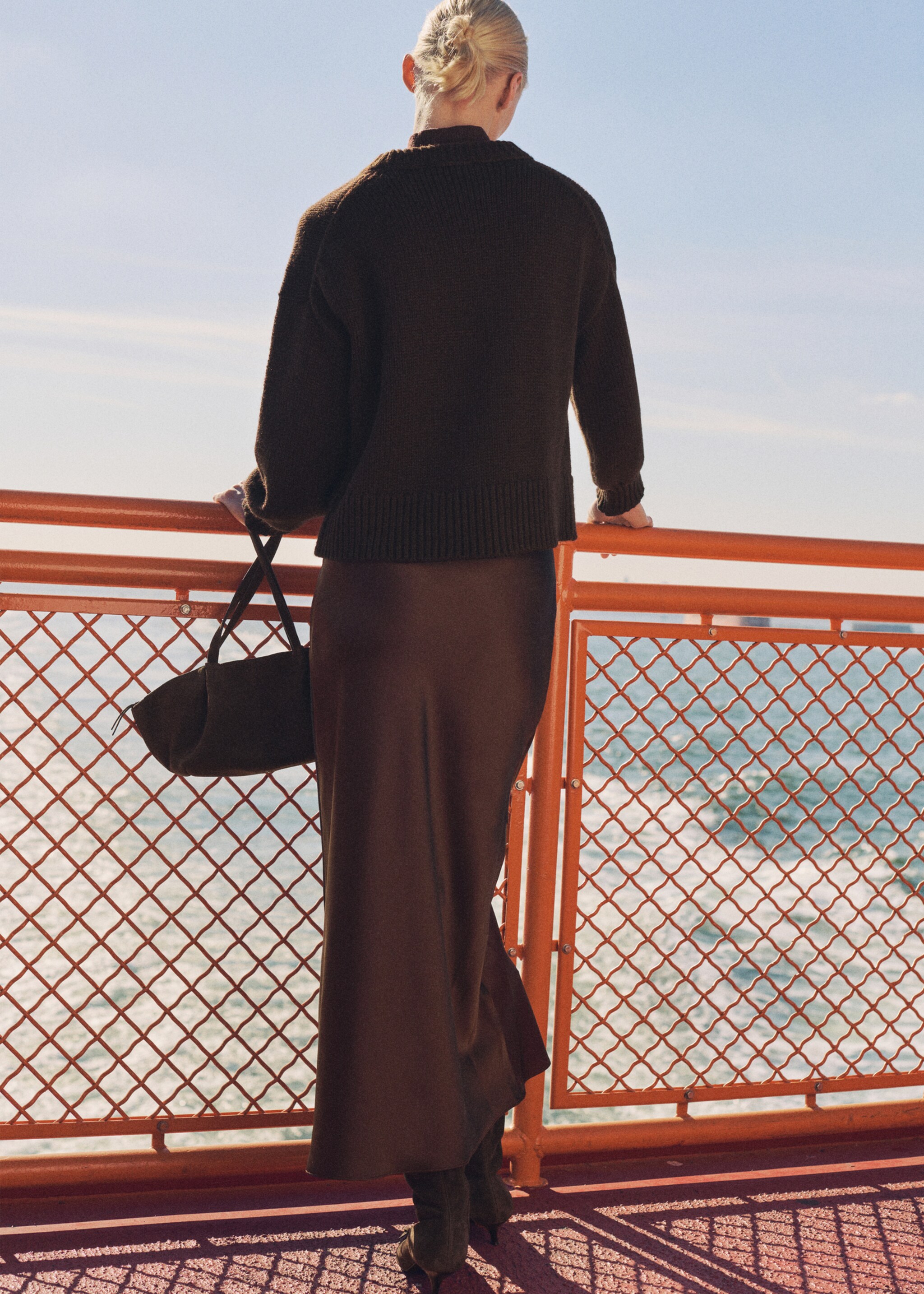 Midi satin skirt - Reverse of the article, Chocolate. Ref: 87070455-00.