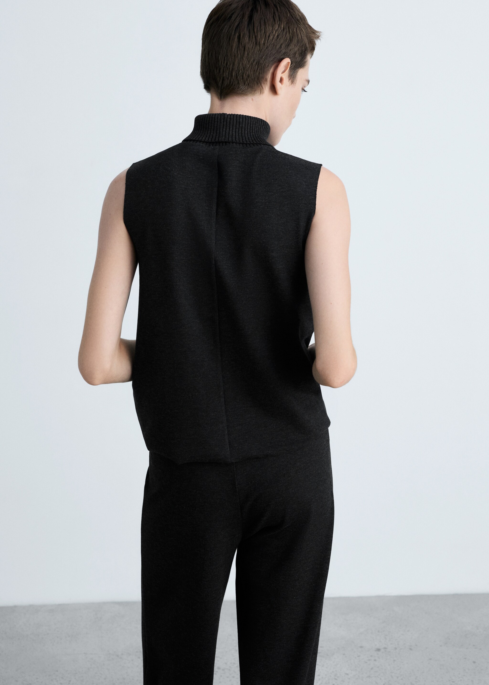 Top punto cuello alto - Reverso del artículo, Gris oscuro vigoré. Ref: 87070456-00.