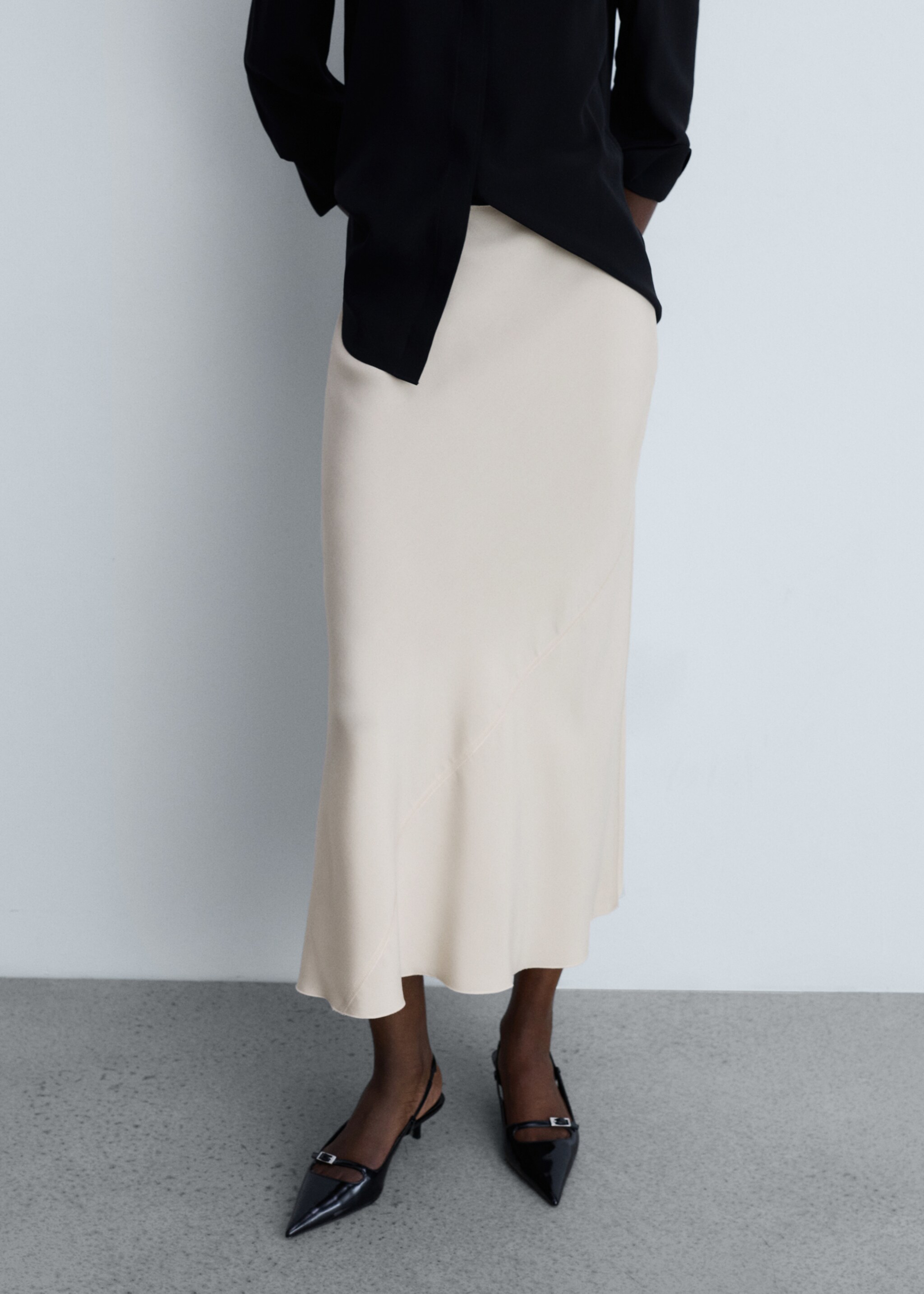 Midi satin skirt - Medium plane, Beige. Ref: 87070591-00.