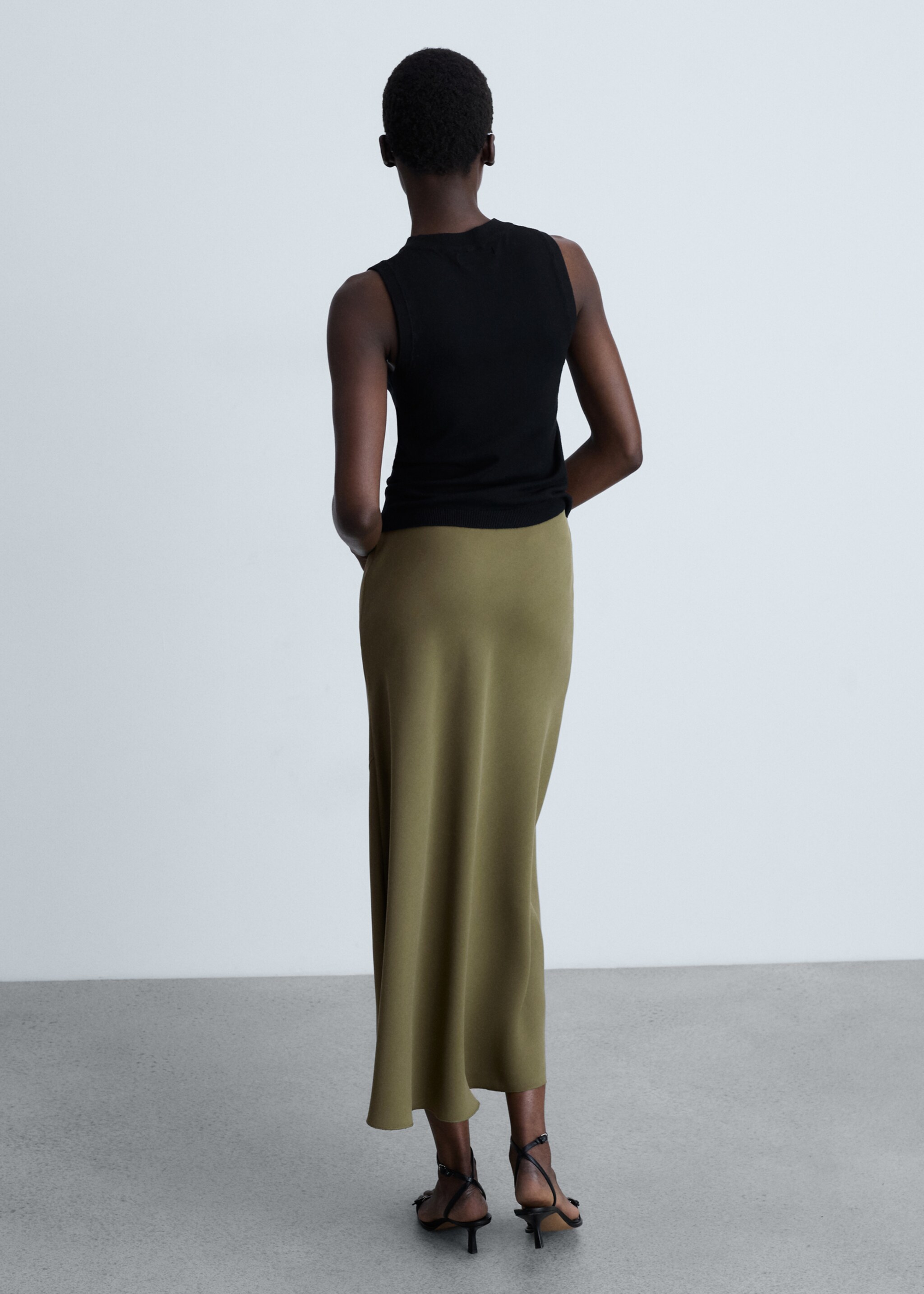 Midi satin skirt - Reverse of the article, Khaki. Ref: 87070591-00.
