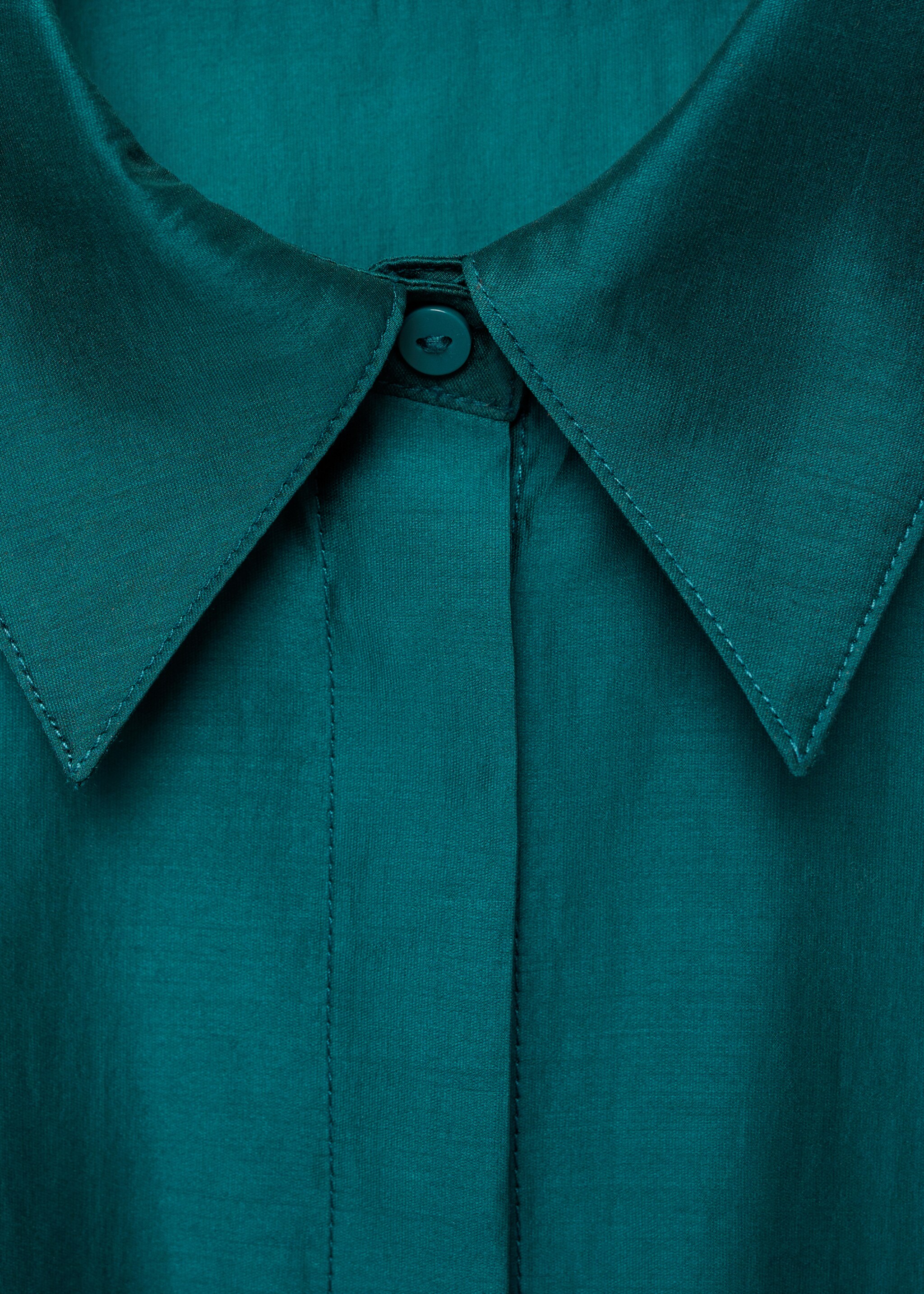 Chemise satinée boutons dissimulés - Détail de l'article 8, Marron moyen. Ref: 87070596-00.