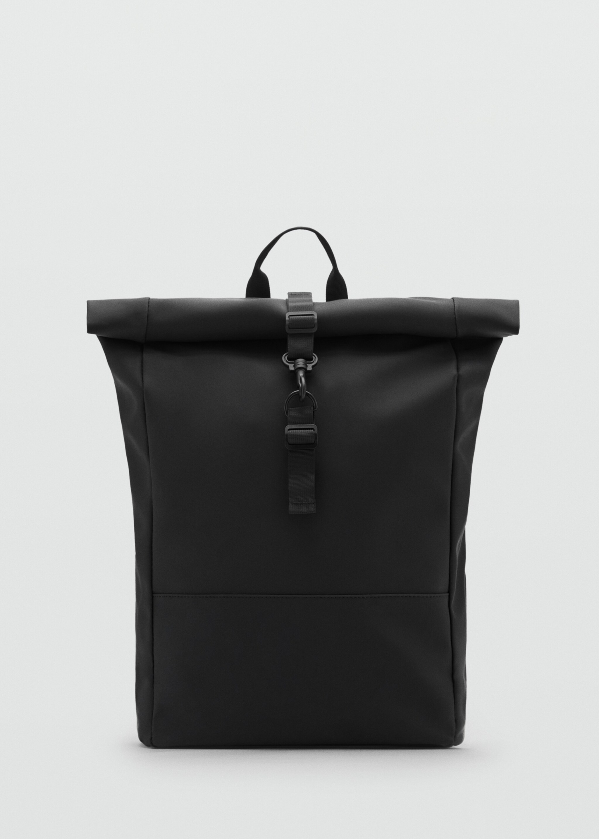 Mochila engomada cierre solapa - Artículo sin modelo, Negro. Ref: 87070603-00.