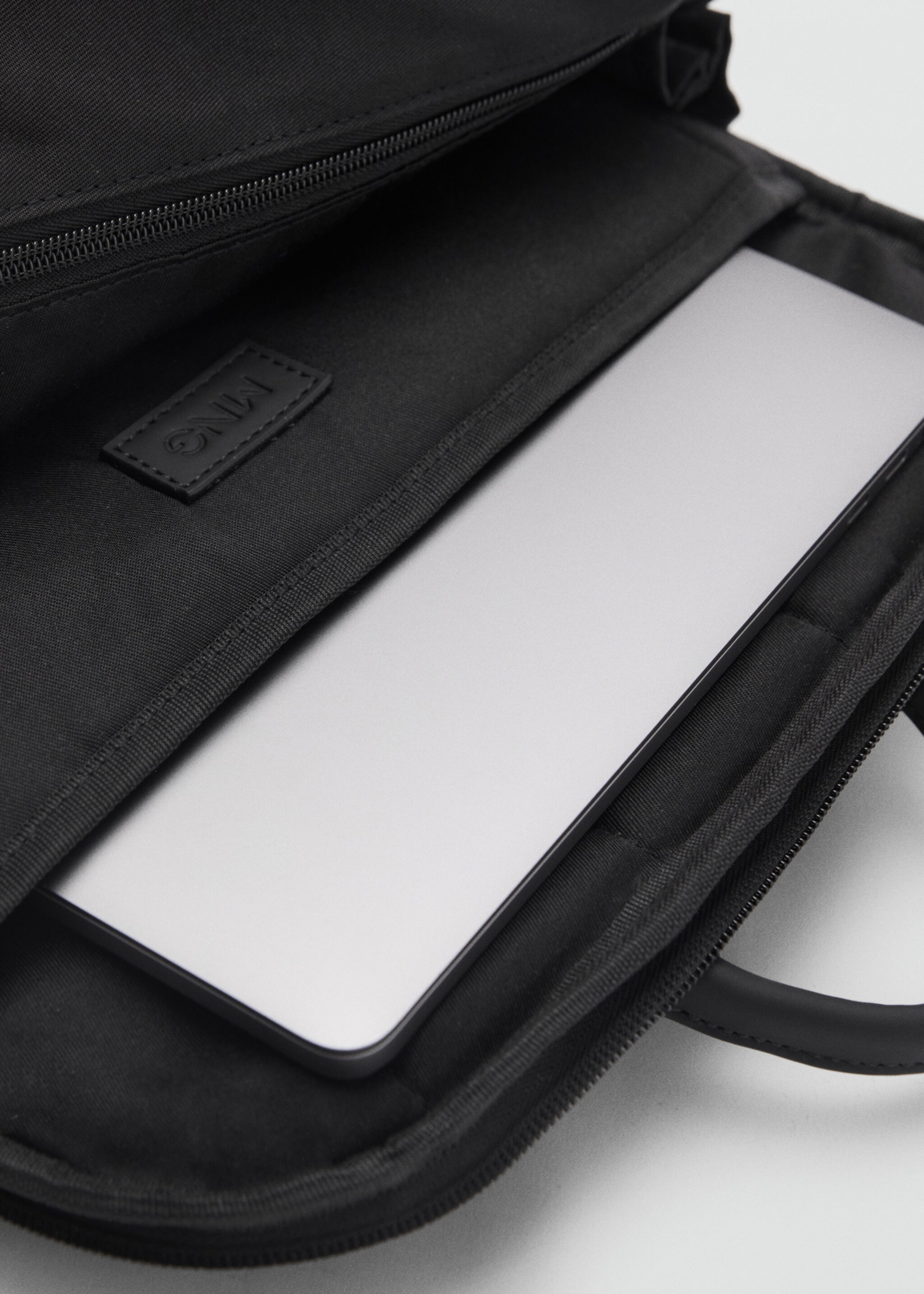 Functional rubberised backpack - Details of the article 3, Black. Ref: 87070604-00.