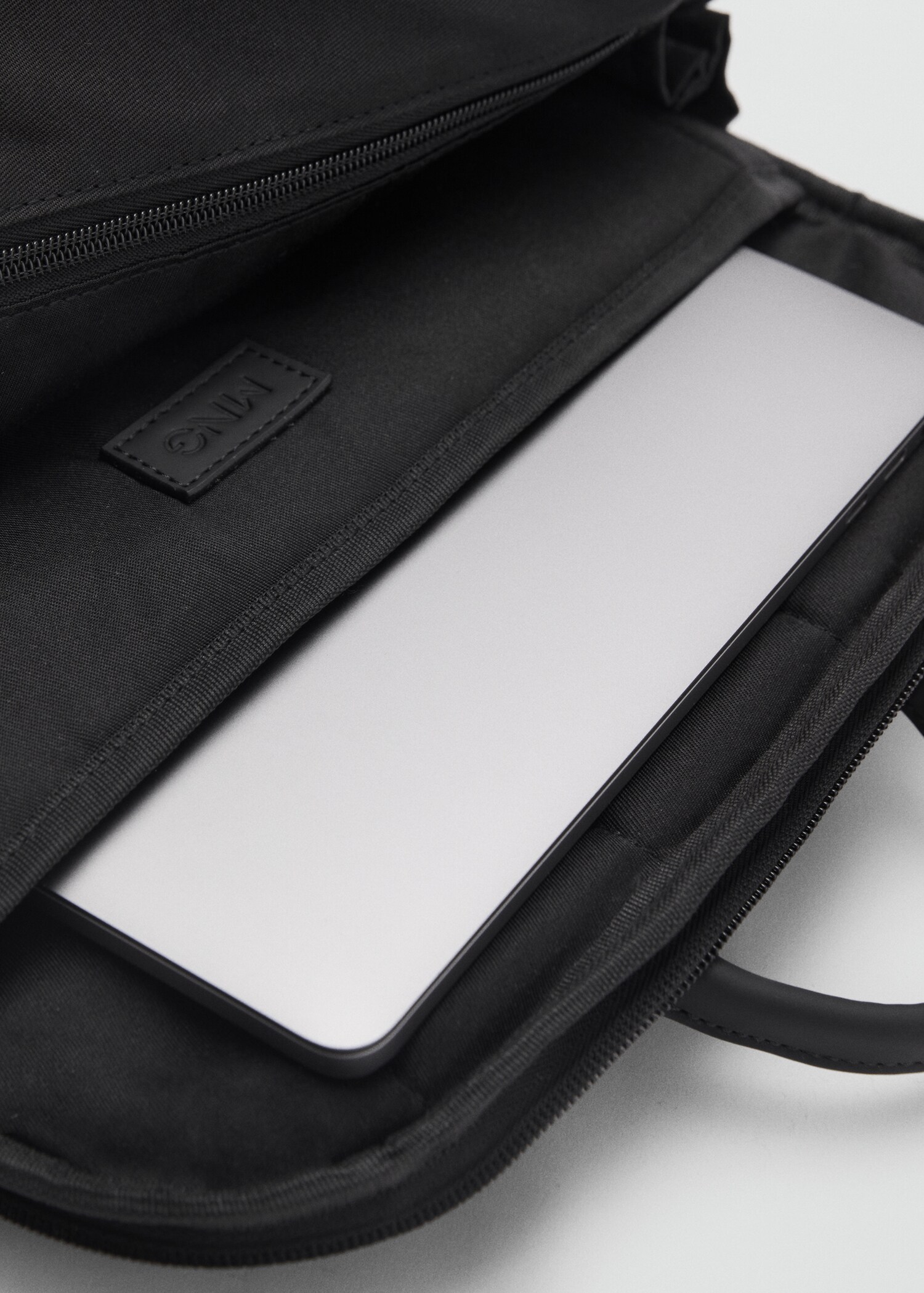 Functional rubberised backpack - Details of the article 3