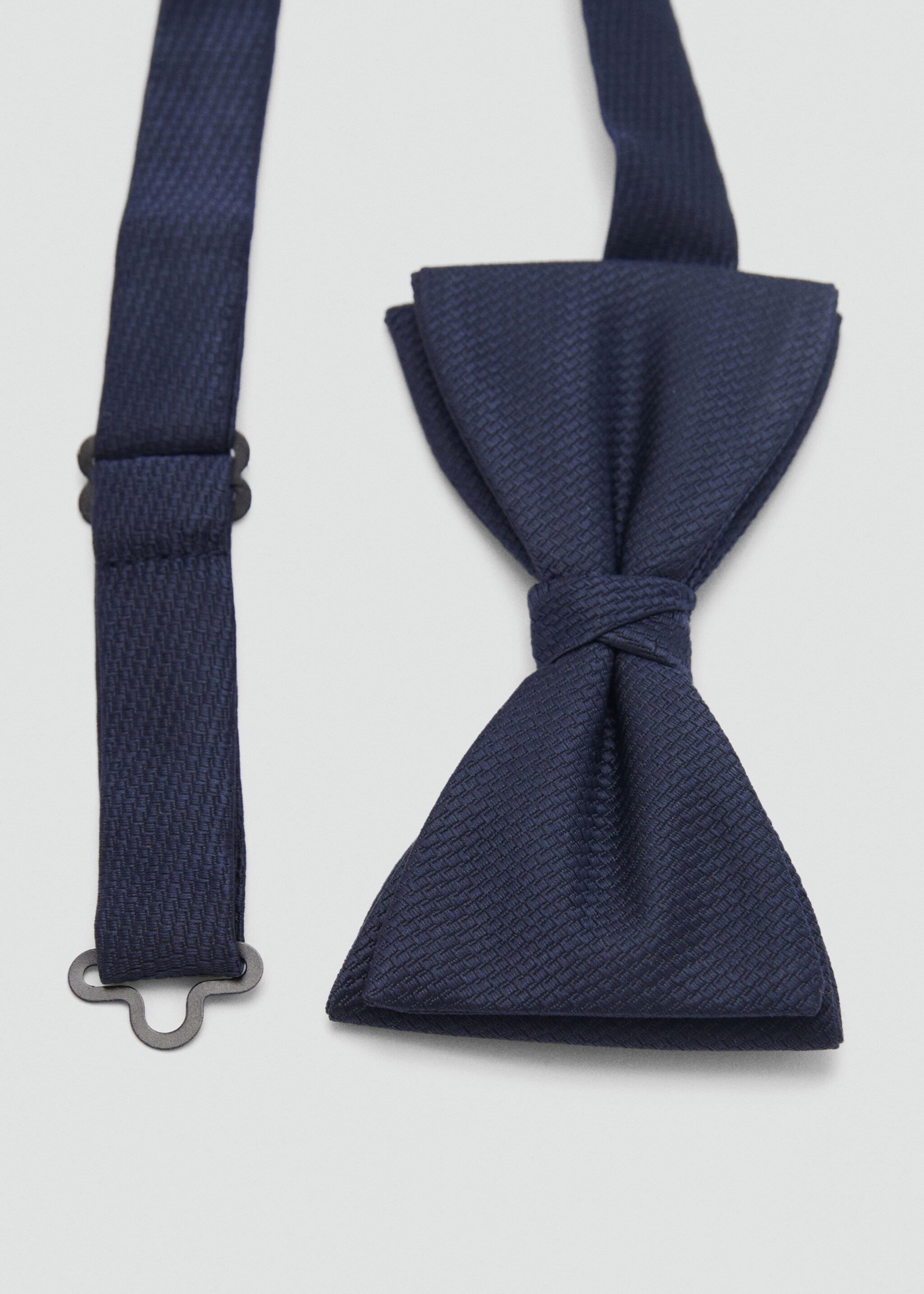 Klasyczna muszka z drobną teksturą - Plan średni, Ciemnogranatowy. Ref: 87070606-00.