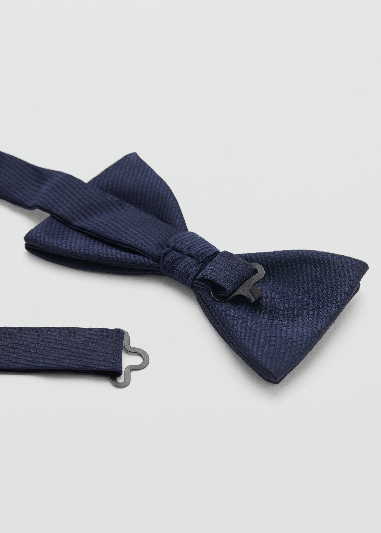 Classic bow tie with microstructure - Details of the article 1