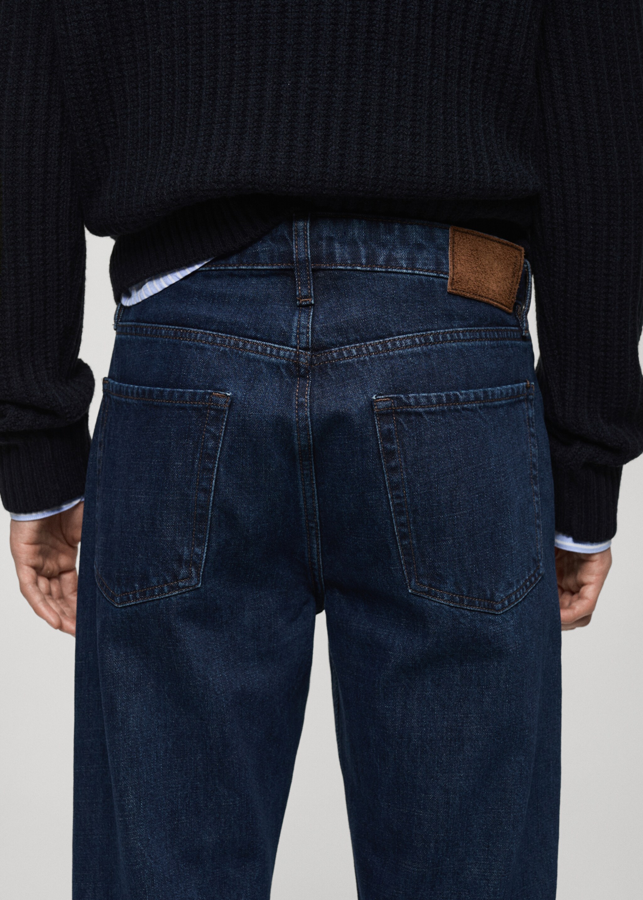 Jean Moby straight-fit délavé foncé - Détail de l'article 6, Bleu. Ref: 87070618-00.