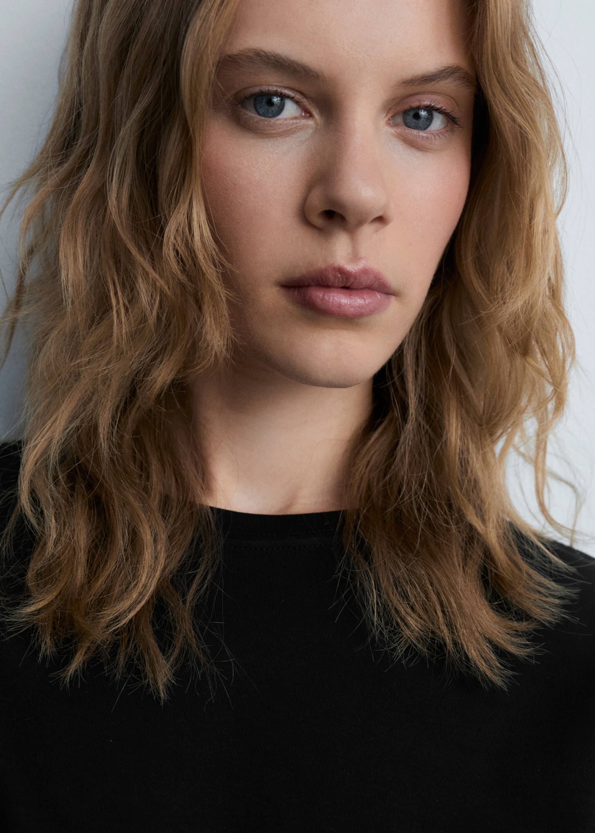 Langärmliges Baumwoll-T-Shirt - Detail des Artikels 1, Schwarz. Ref: 87070624-00.