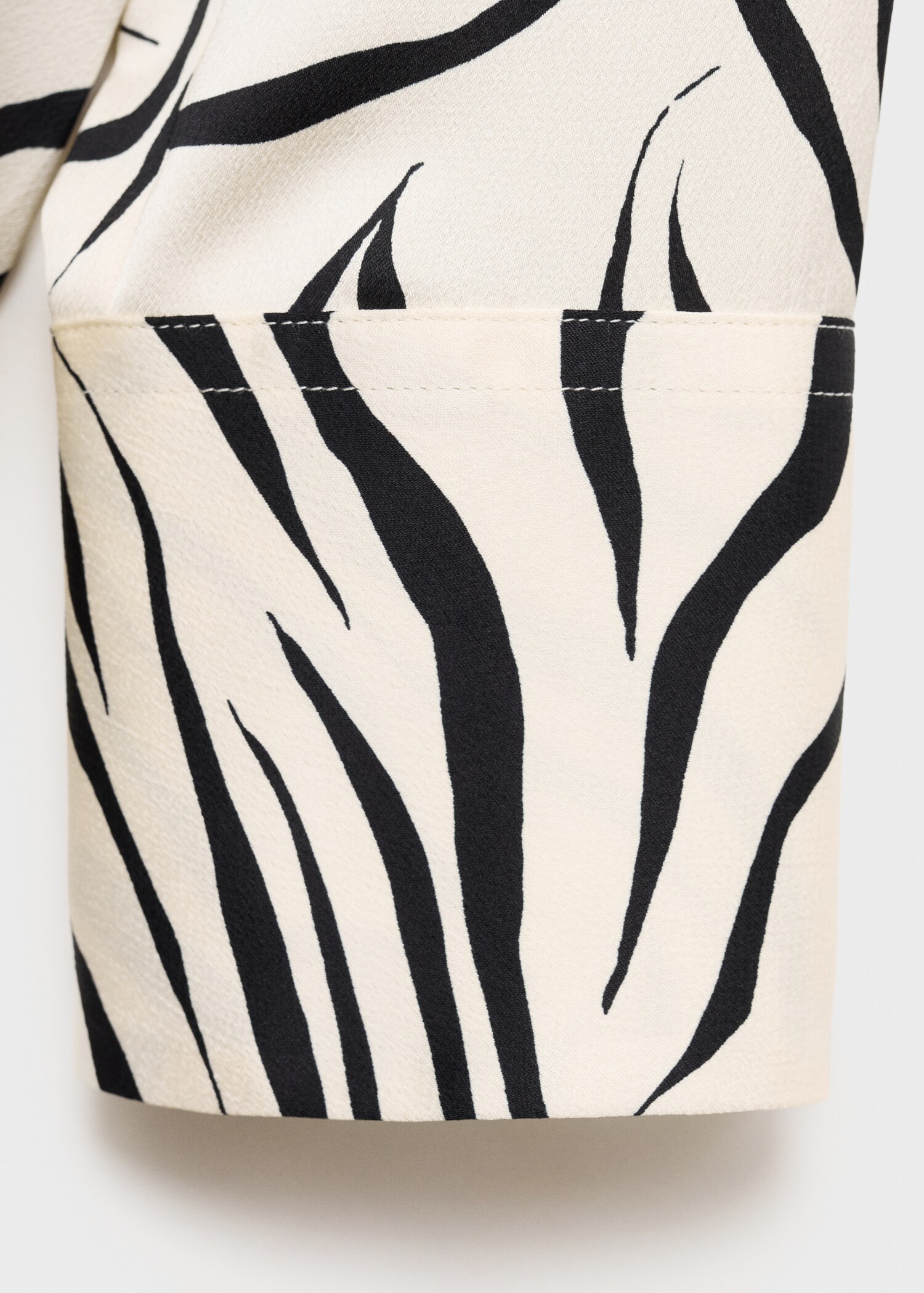 Satin print shirt - Details of the article 0