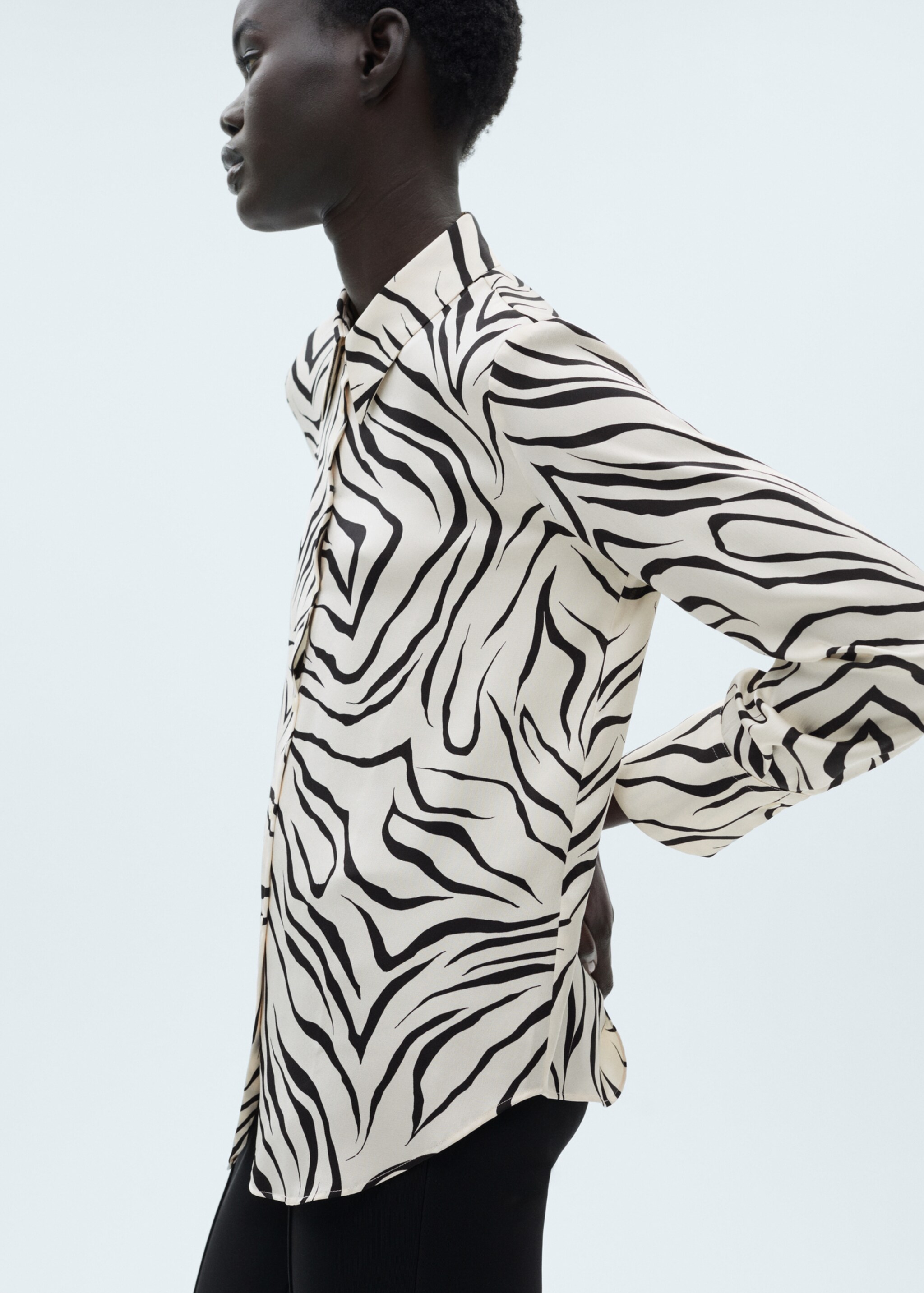 Satin print shirt - Details of the article 6, Ecru. Ref: 87070639-00.