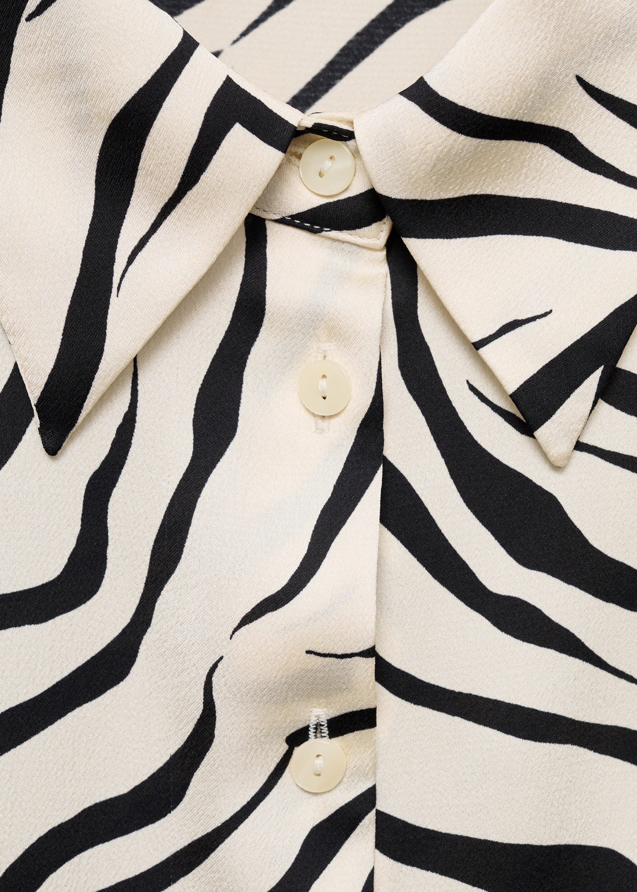 Satin print shirt - Details of the article 8, Ecru. Ref: 87070639-00.