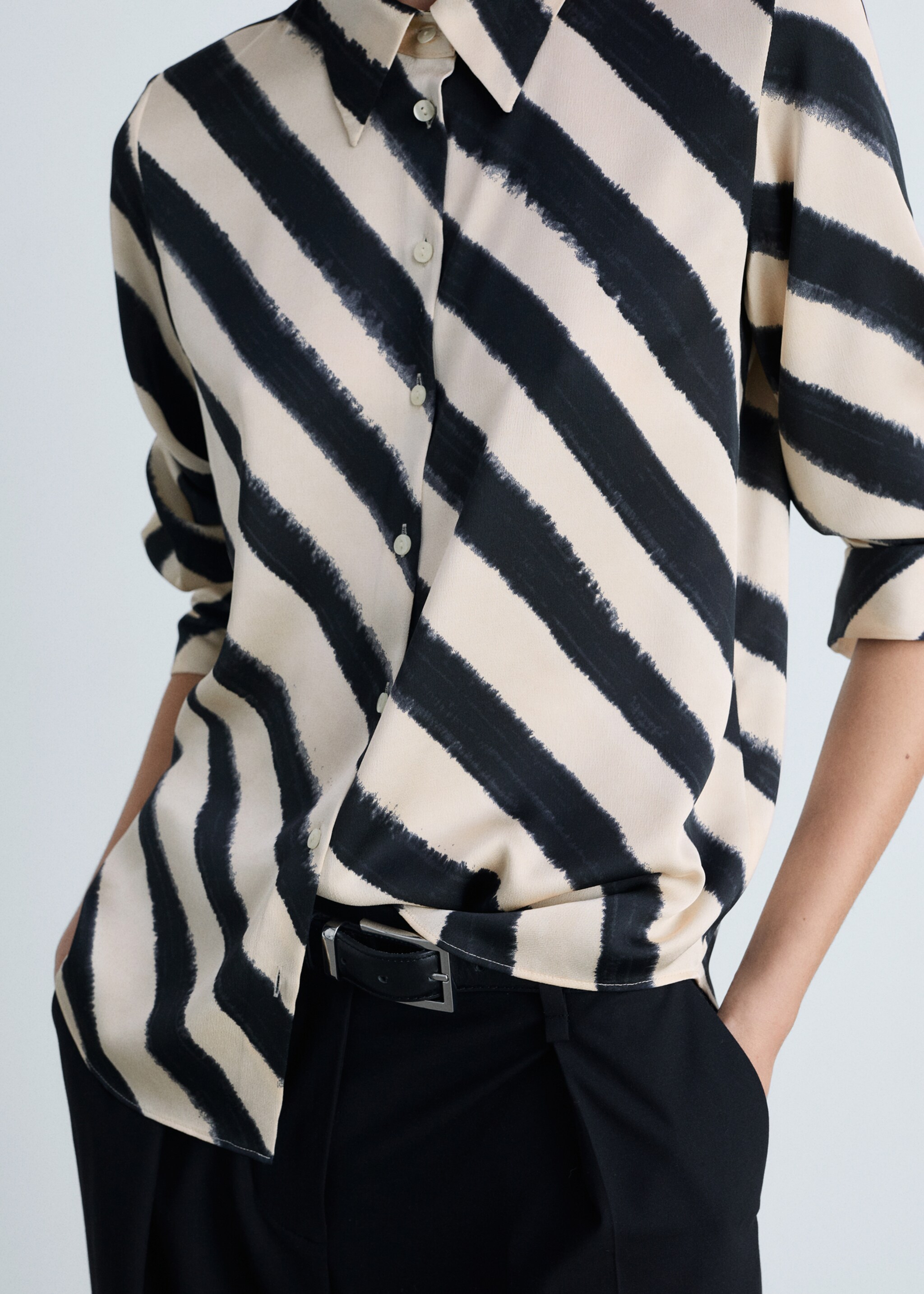 Satin print shirt - Details of the article 6, Grey. Ref: 87070639-00.