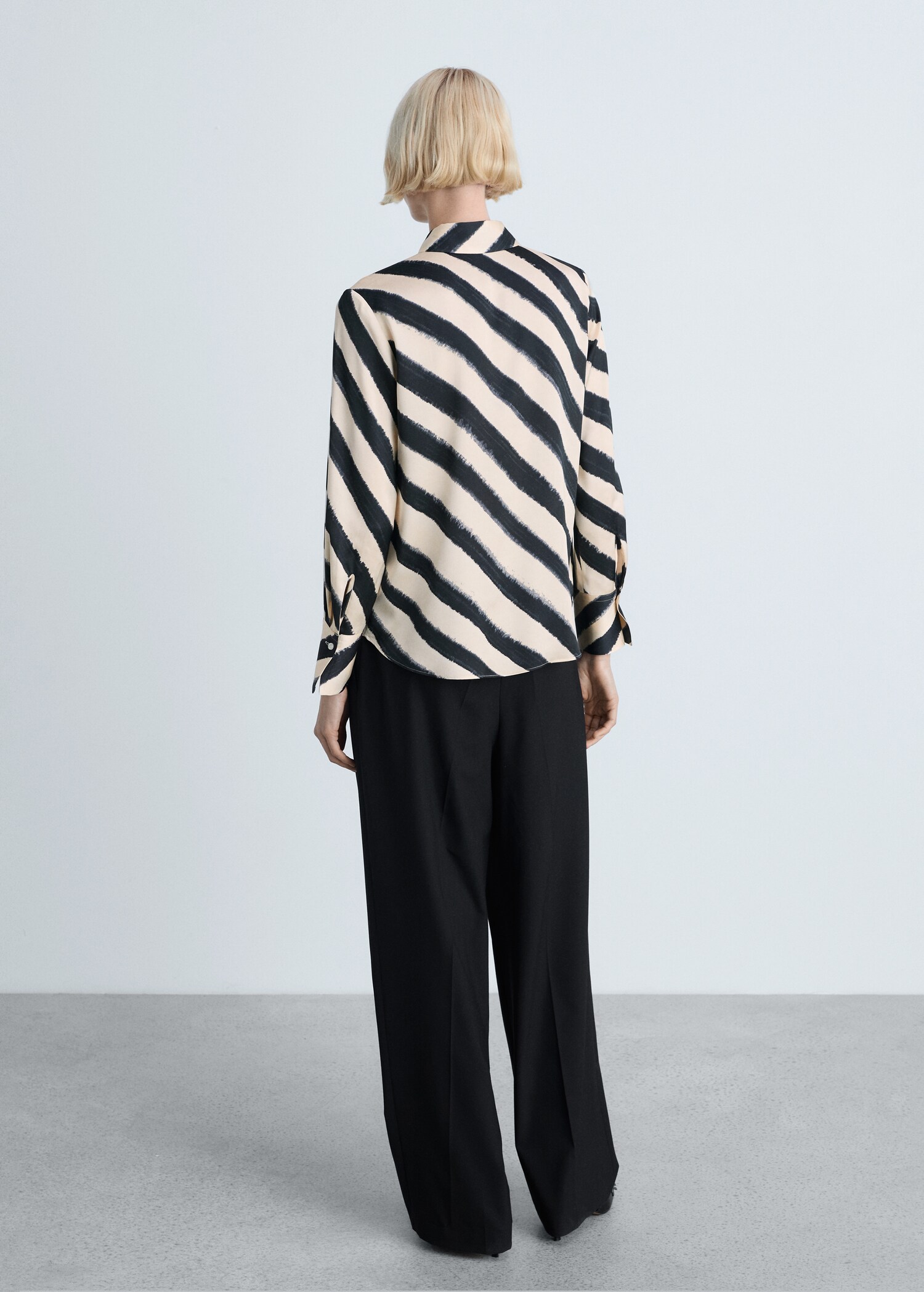 Satin print shirt - Reverse of the article