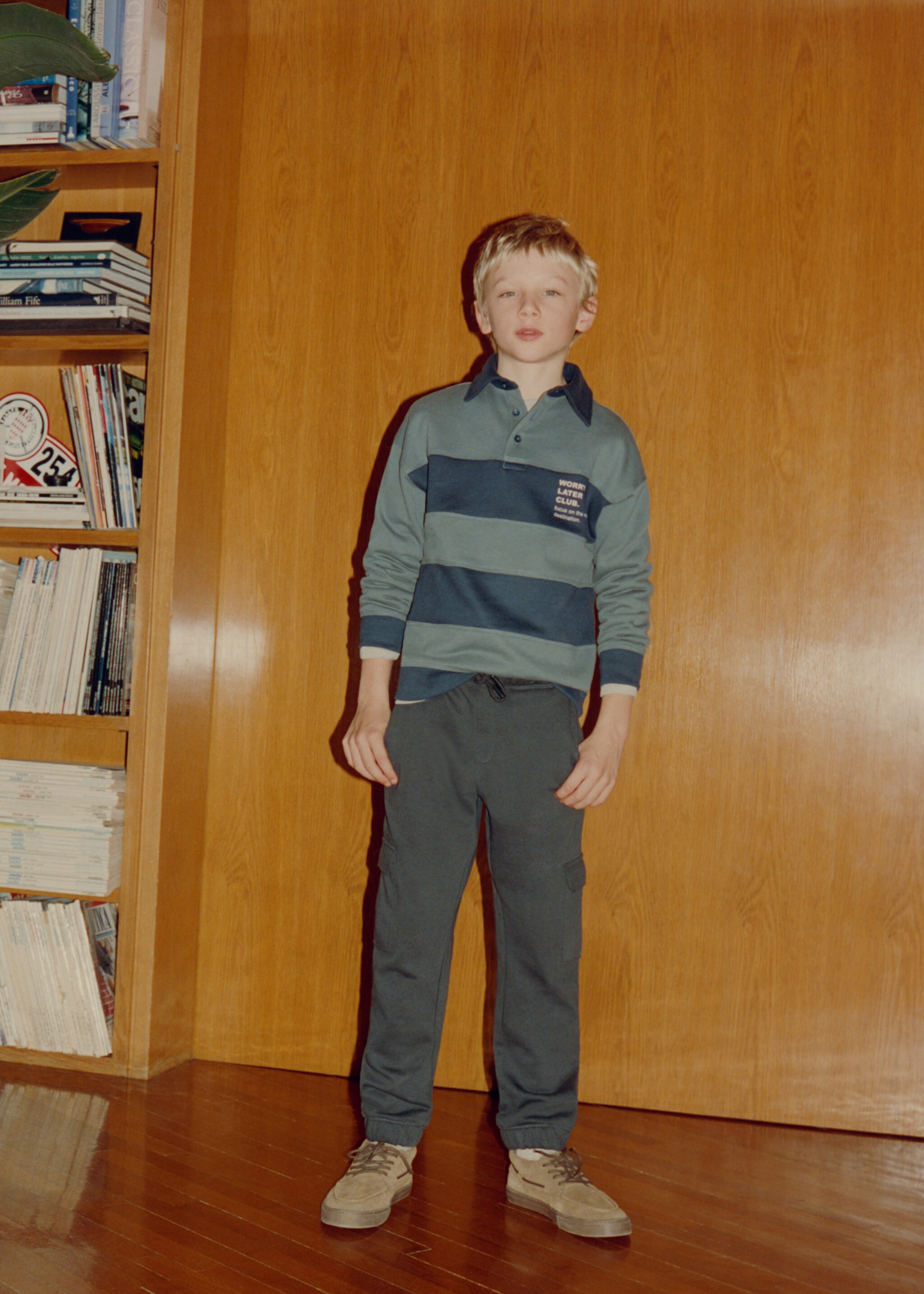 Elastic waist trousers - Details of the article 5, Charcoal. Ref: 87070641-00.