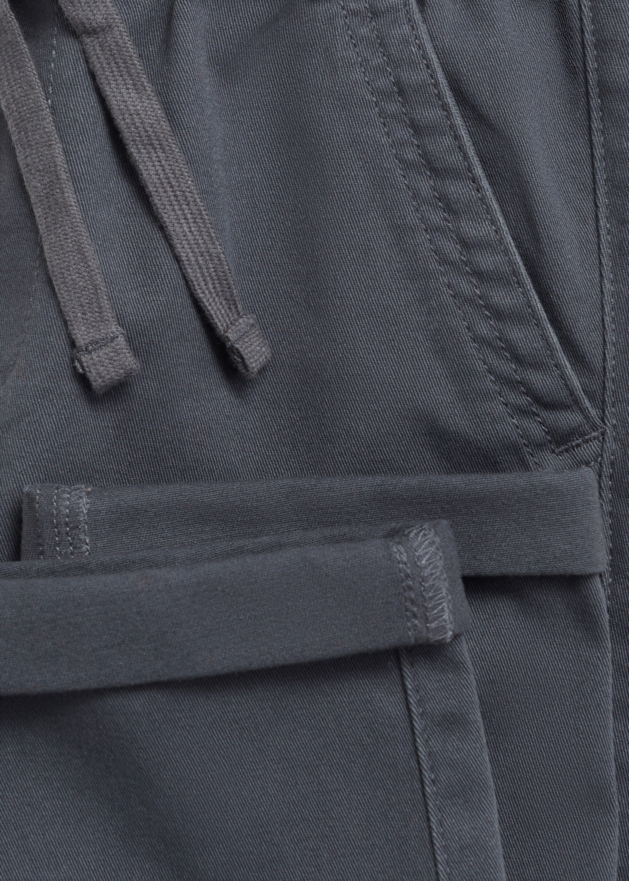 Elastic waist trousers - Details of the article 8, Charcoal. Ref: 87070641-00.