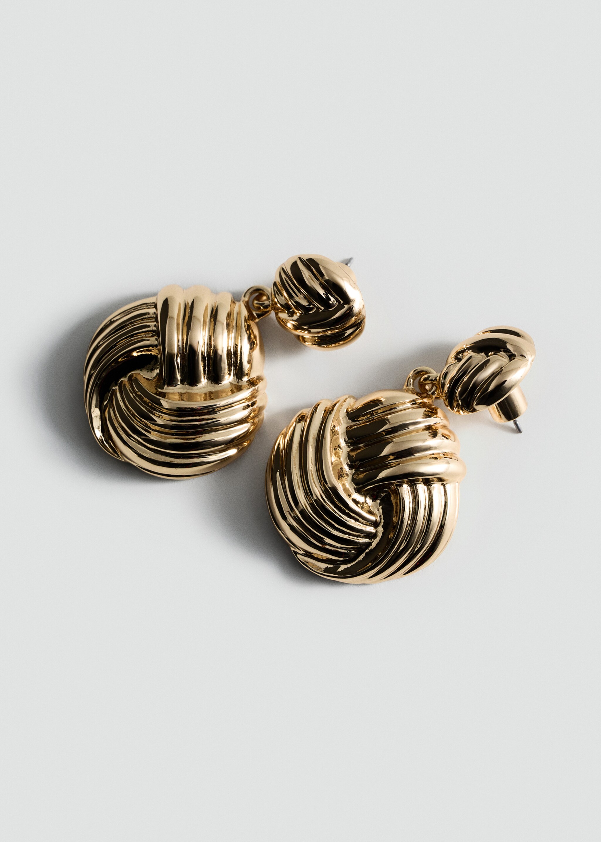 Intertwined design earrings - Medium plane, Gold. Ref: 87070643-00.