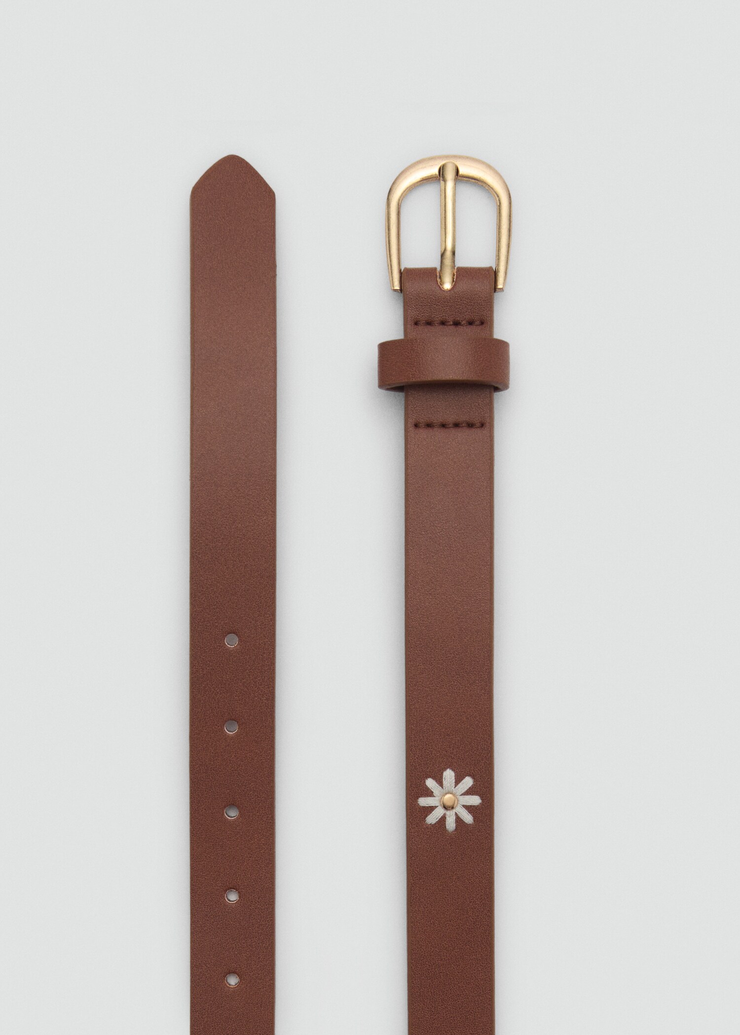 Ceinture à boucle fleur - Plan moyen