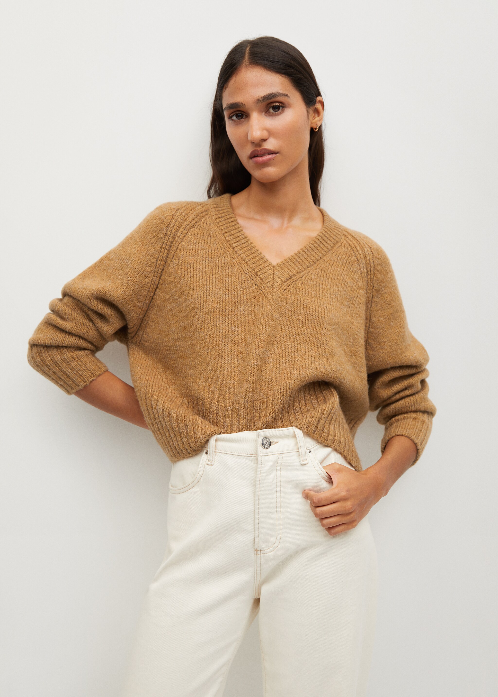 Jersey cuello pico - Plano medio