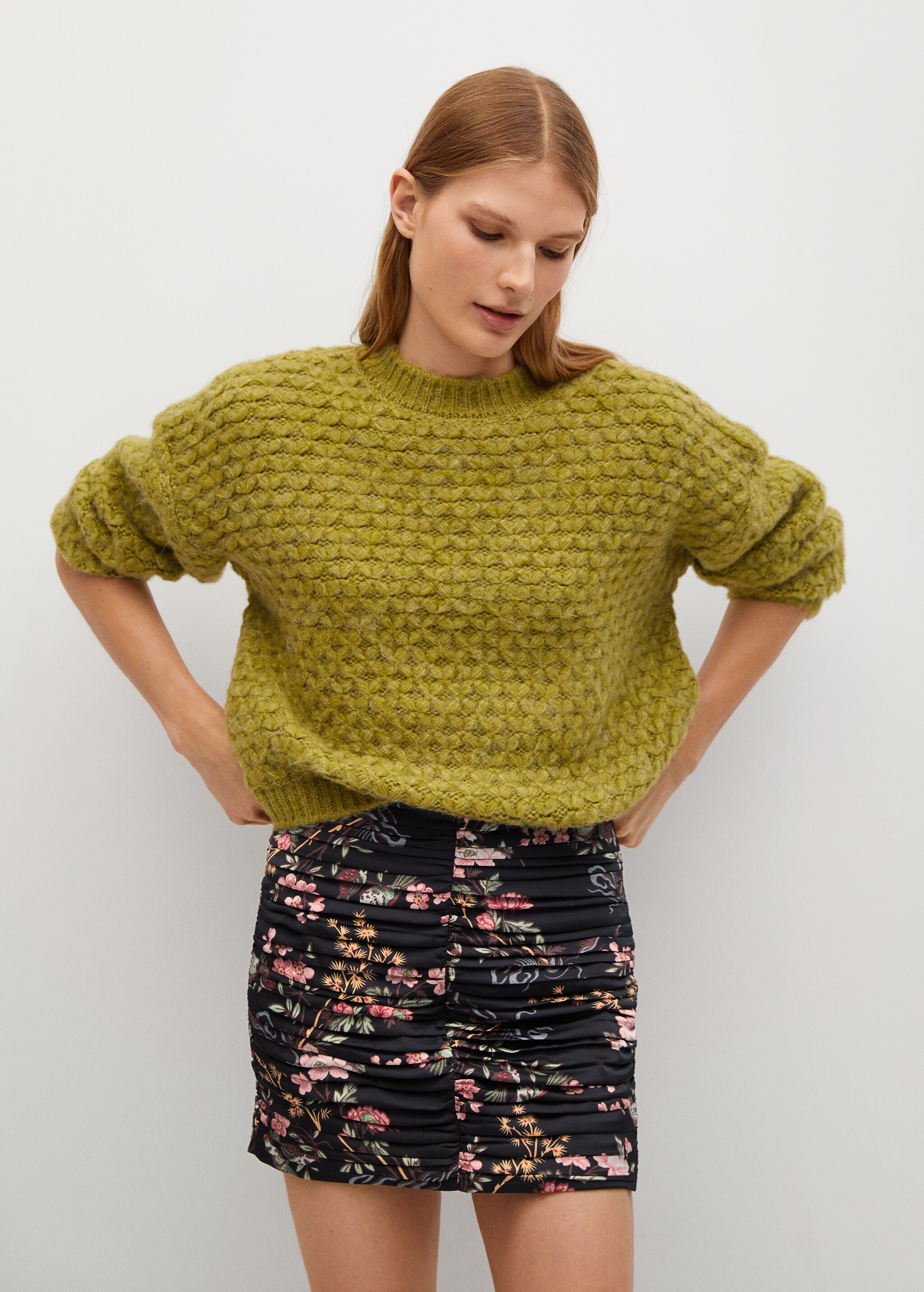 Minifalda estampada fruncida - Plano medio
