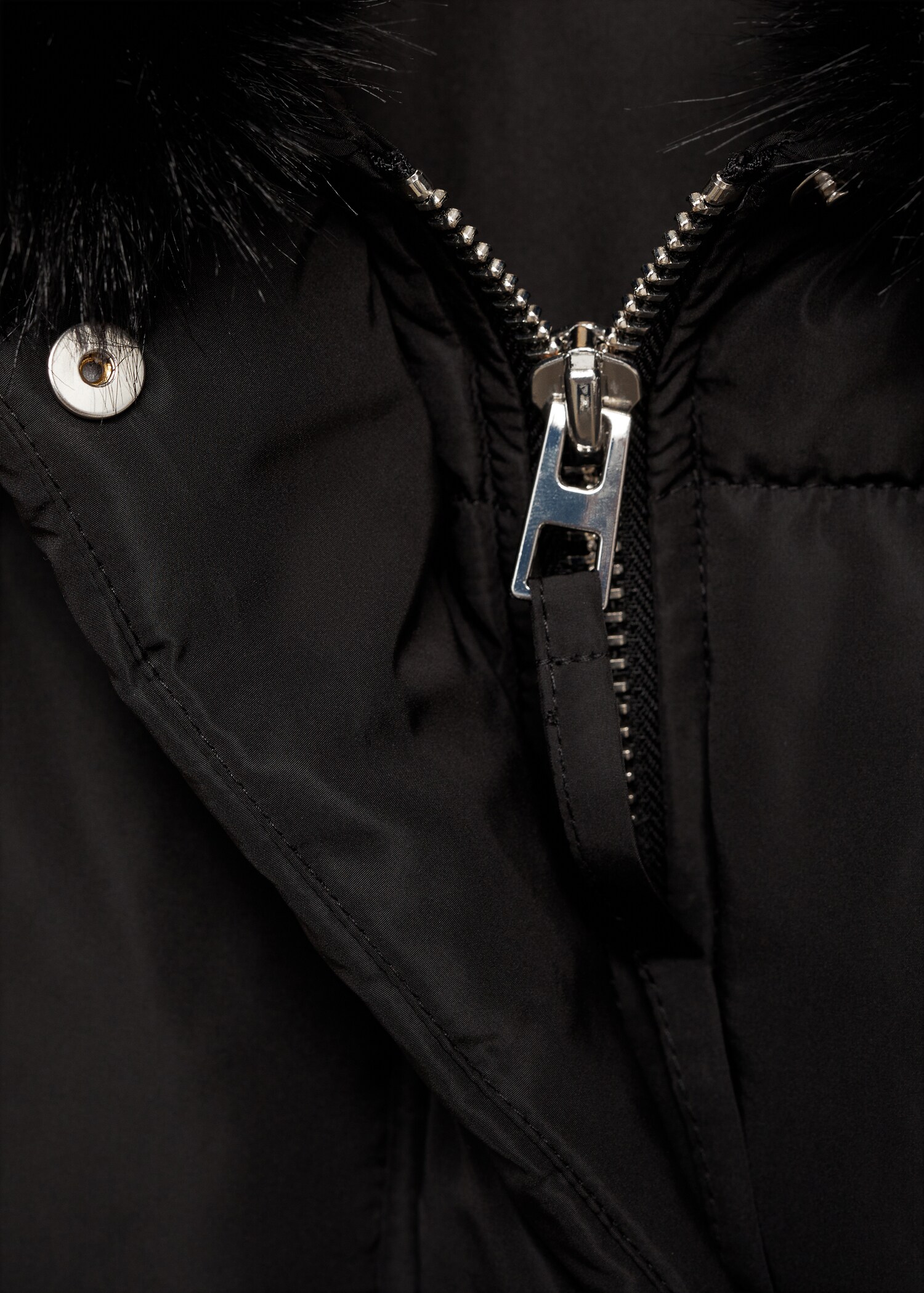 Short padded anorak with fur collar - Details of the article 0