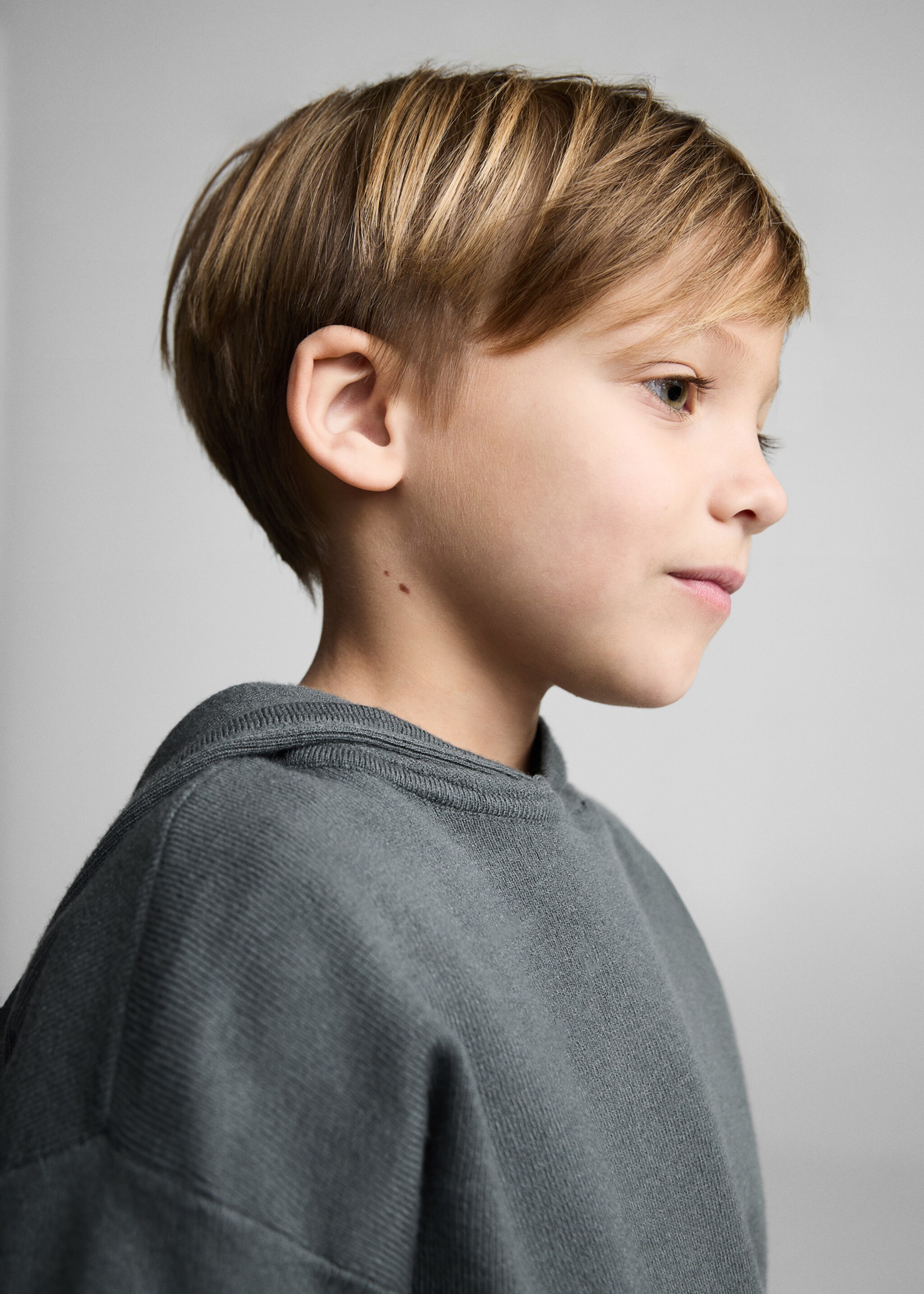 Hooded knit sweater - Details of the article 1, Forest Green. Ref: 87071515-00.