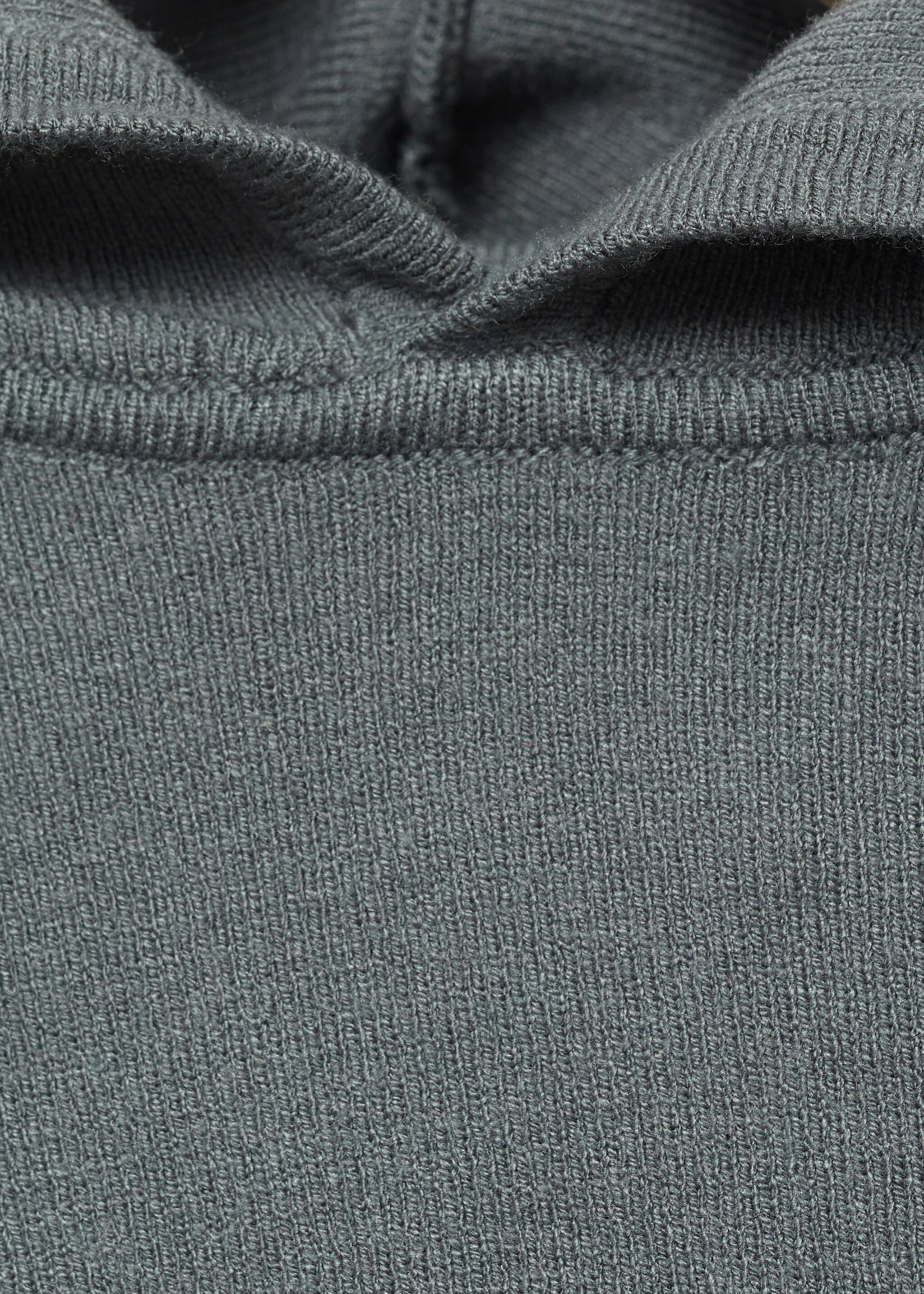 Hooded knit sweater - Details of the article 8, Forest Green. Ref: 87071515-00.