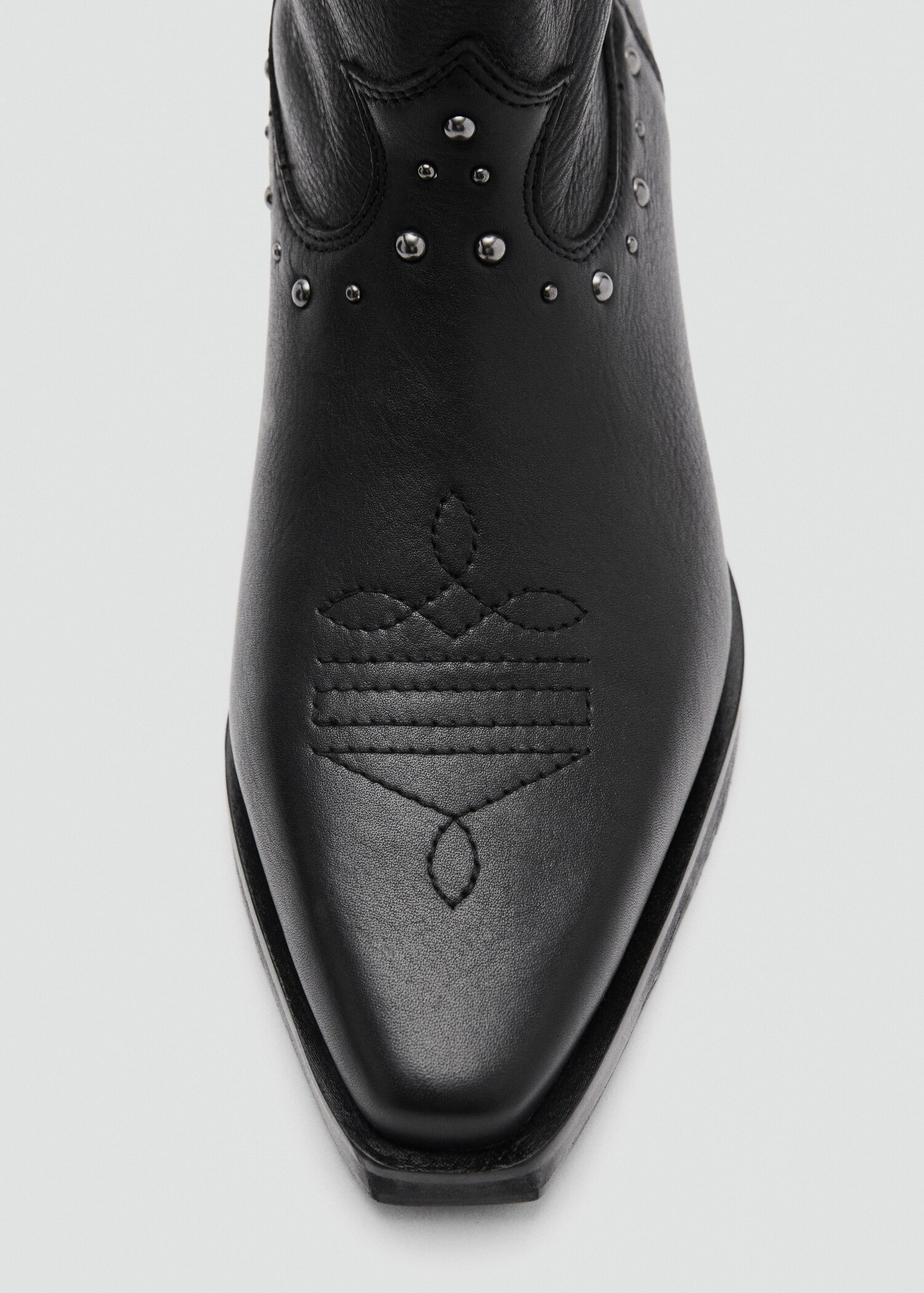 Cowboy-style leather ankle boots - Details of the article 1