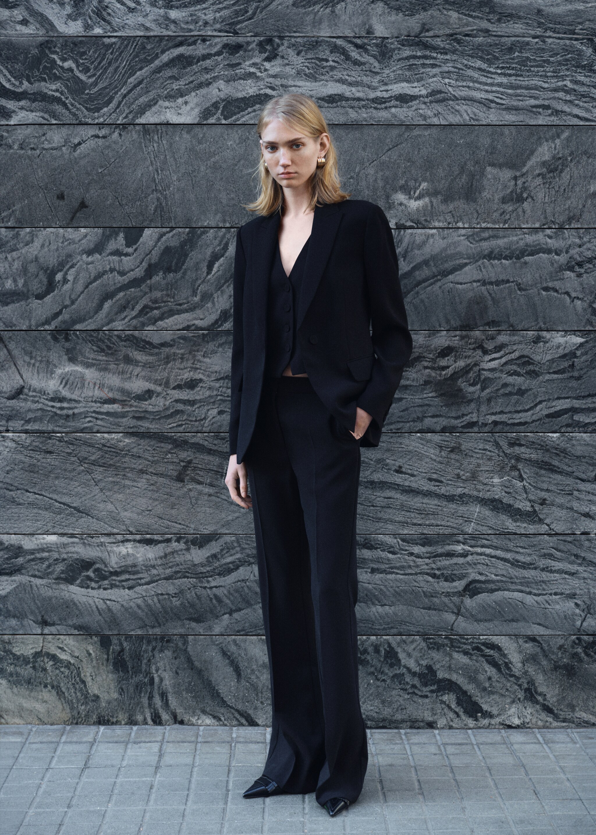 Structured suit blazer - Details of the article 6, Black. Ref: 87071518-00.