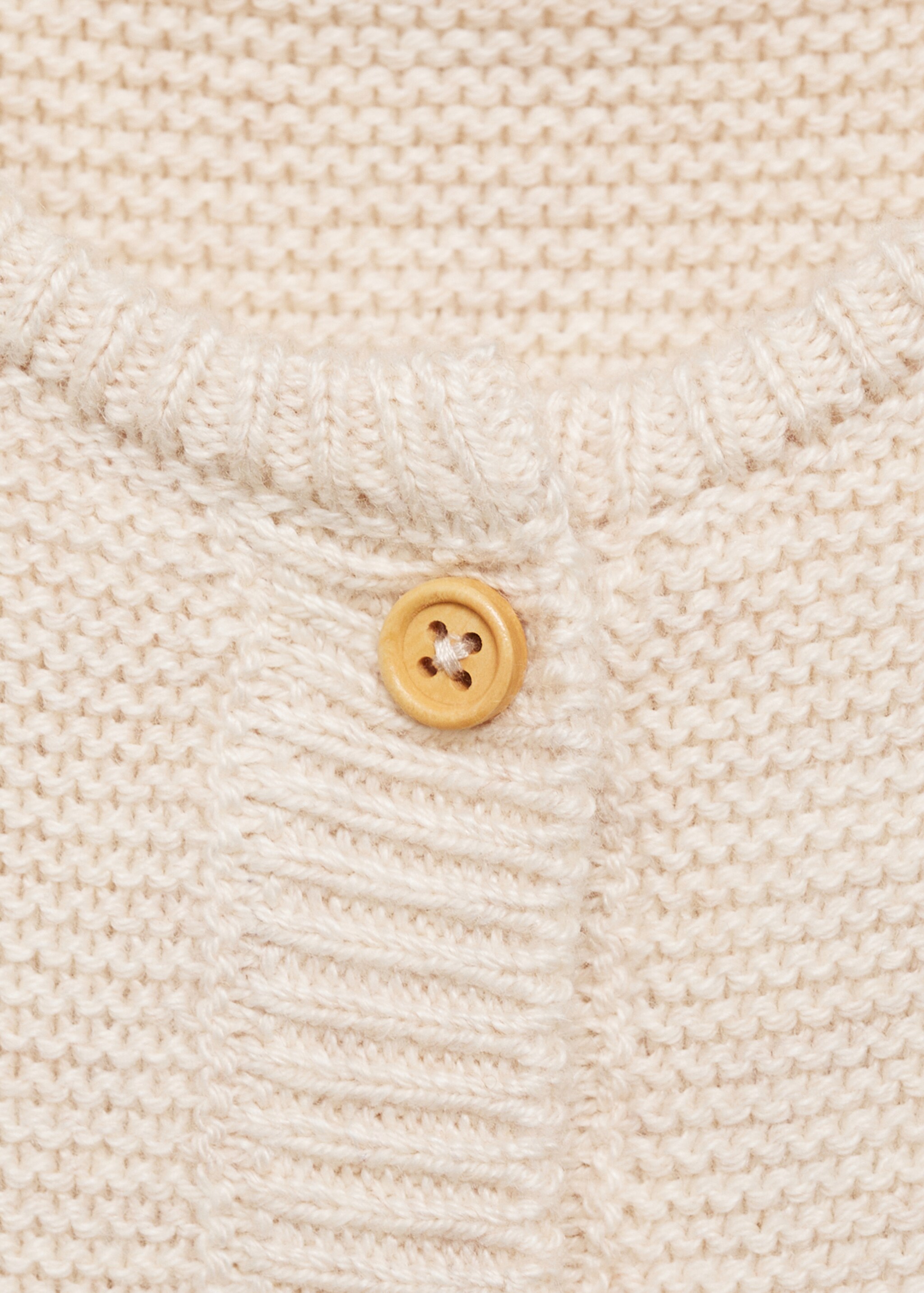 Button knit cardigan - Details of the article 8, Sand. Ref: 87071519-00.