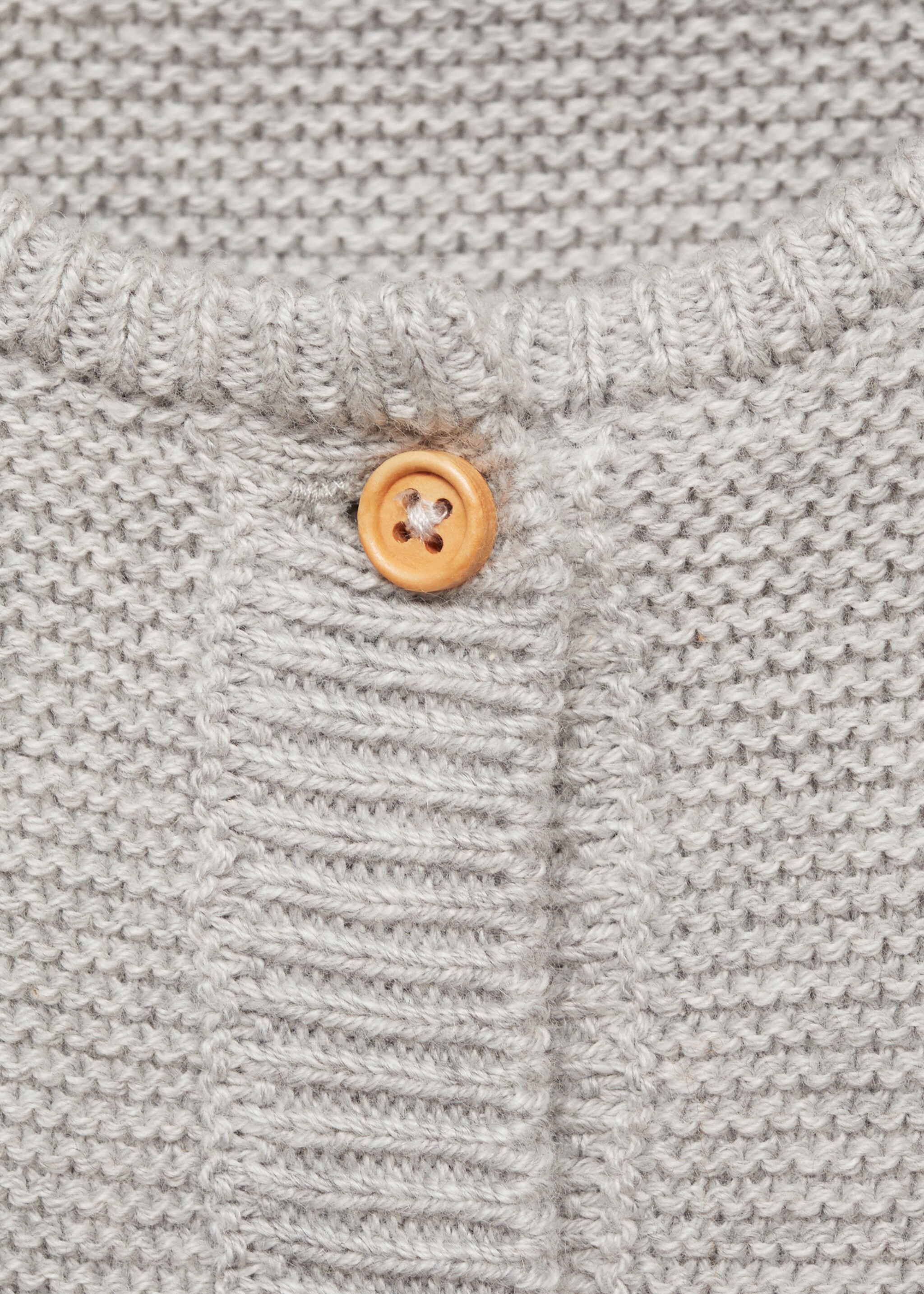 Button knit cardigan - Details of the article 8, Medium Heather Grey. Ref: 87071519-00.