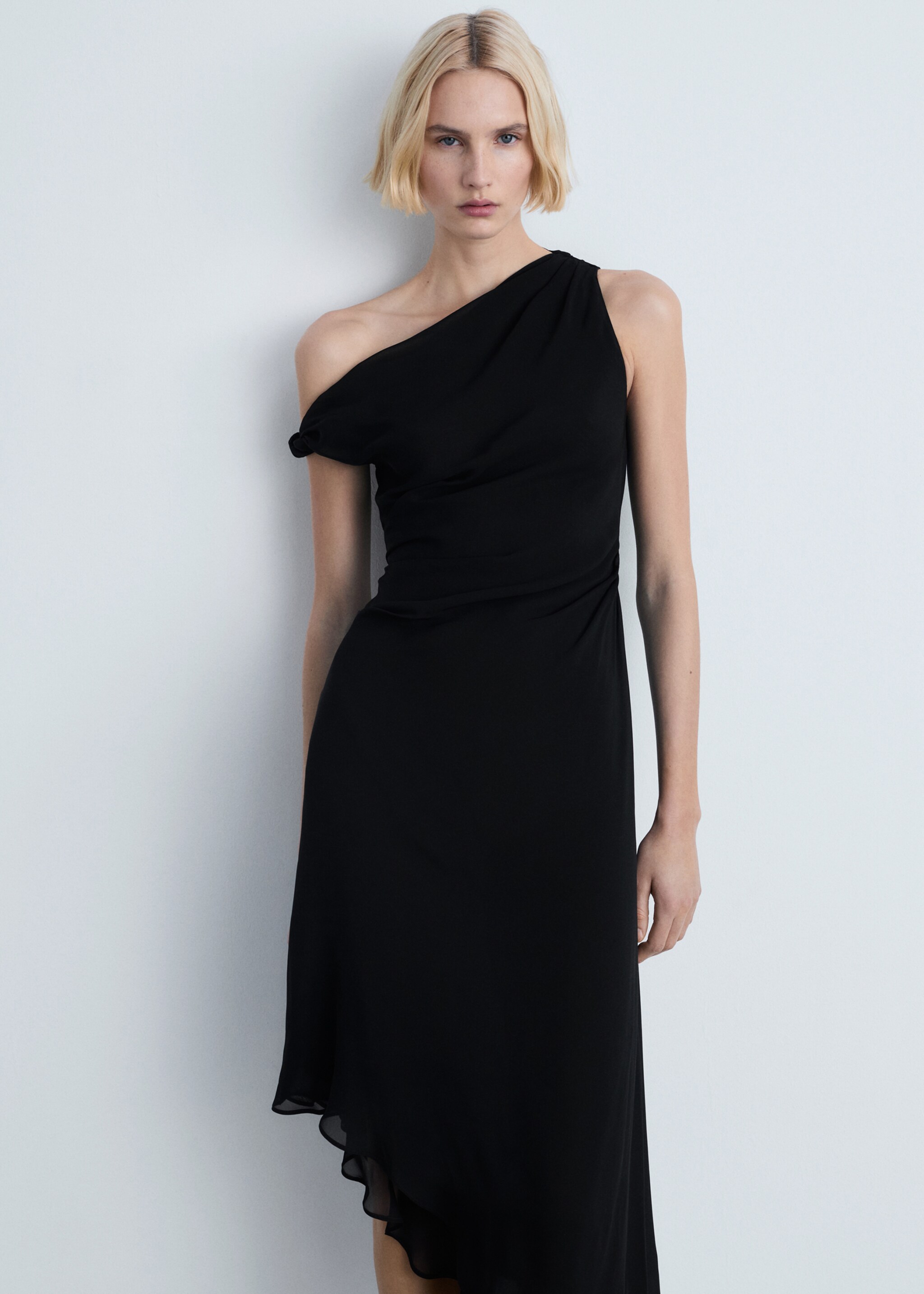Asymmetric draped gown - Medium plane, Black. Ref: 87072026-00.