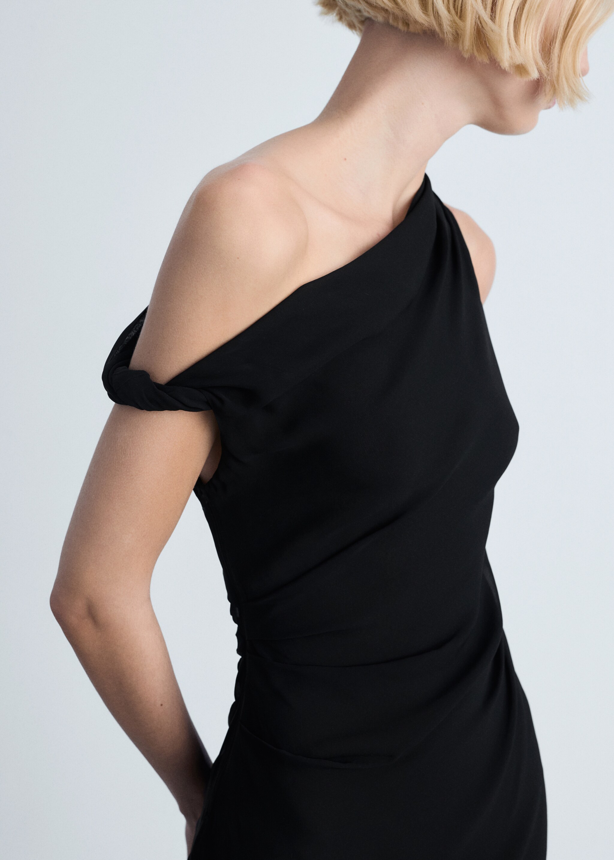 Asymmetric draped gown - Details of the article 1, Black. Ref: 87072026-00.