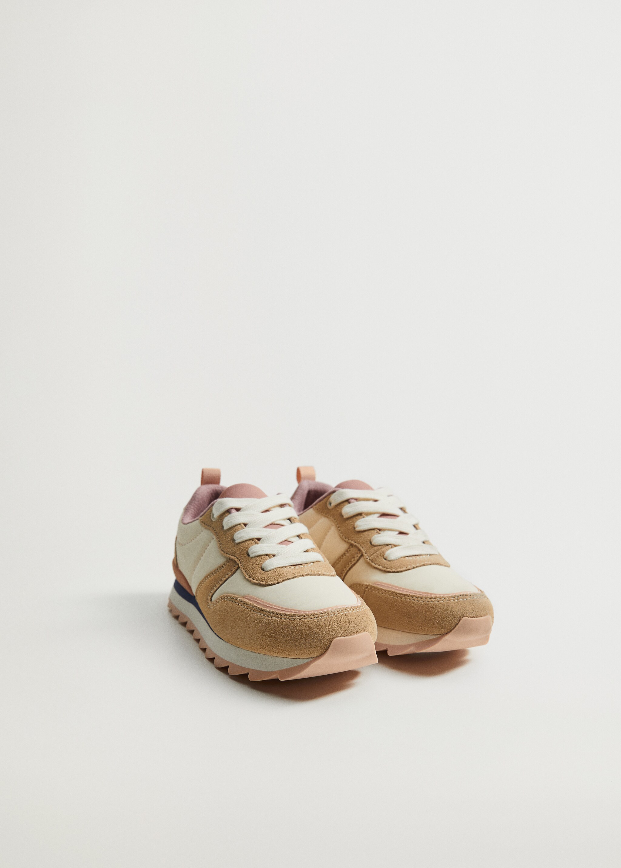 Deportiva combinada cordones - Plano medio