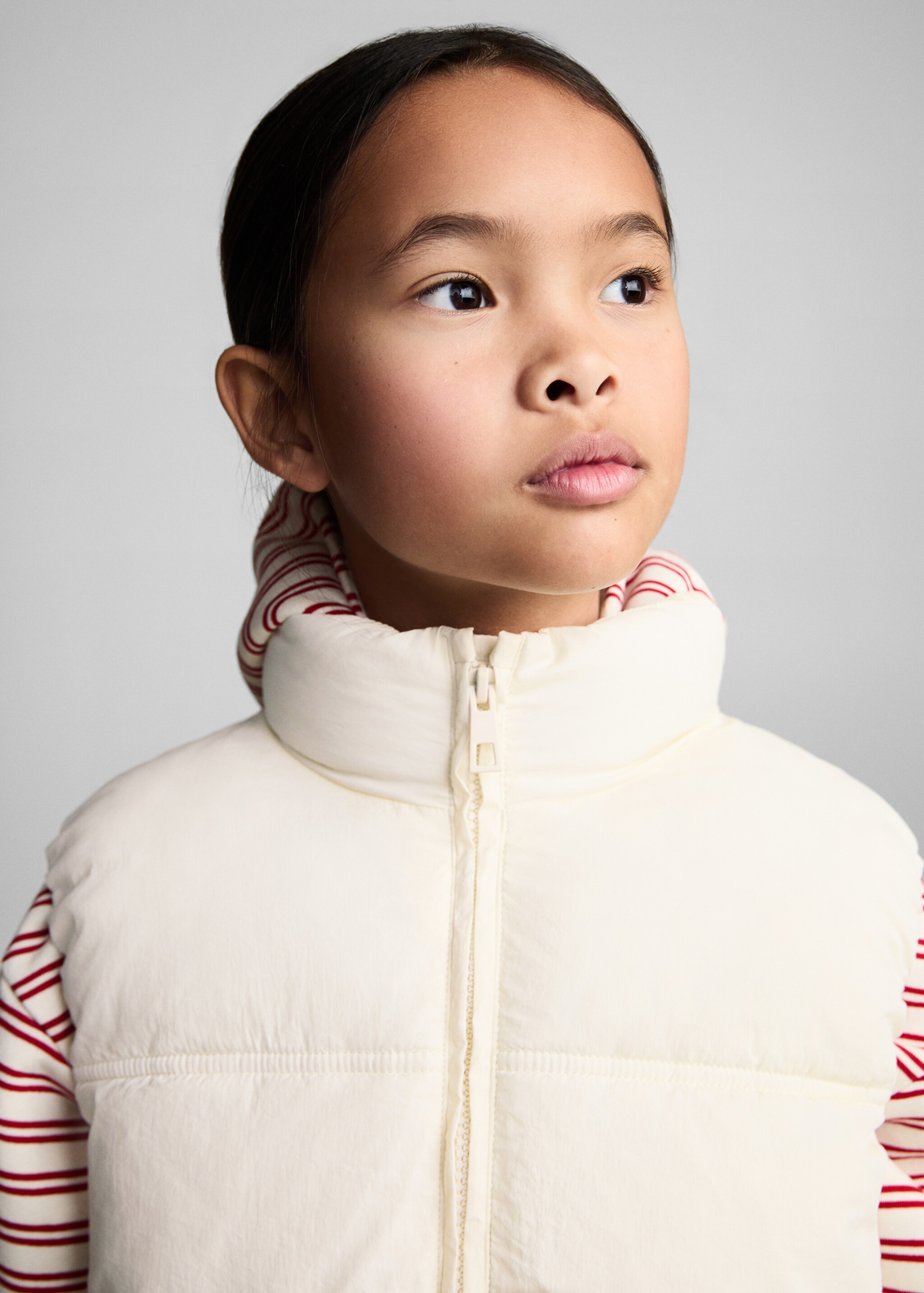 Quilted zipper gilet - Details of the article 1, Ecru. Ref: 87072535-00.