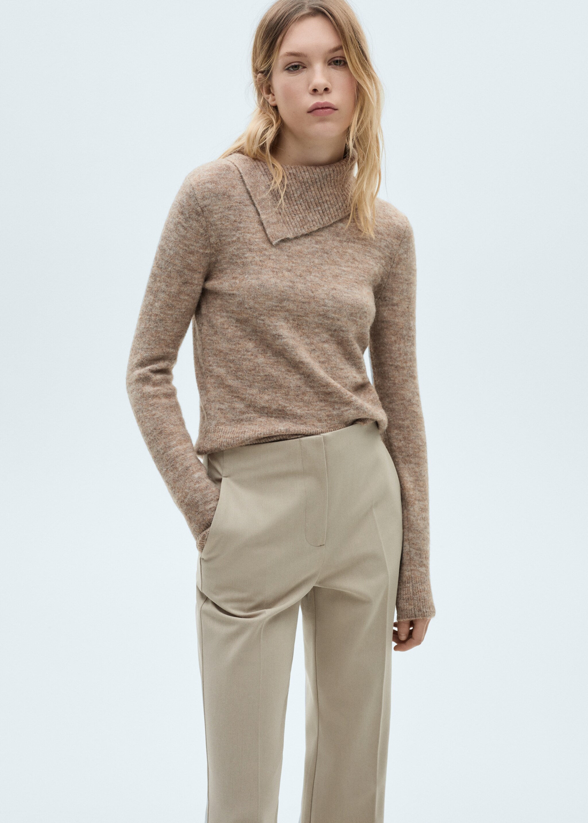 Mid-rise flare trousers - Details of the article 1, Beige. Ref: 87072537-00.