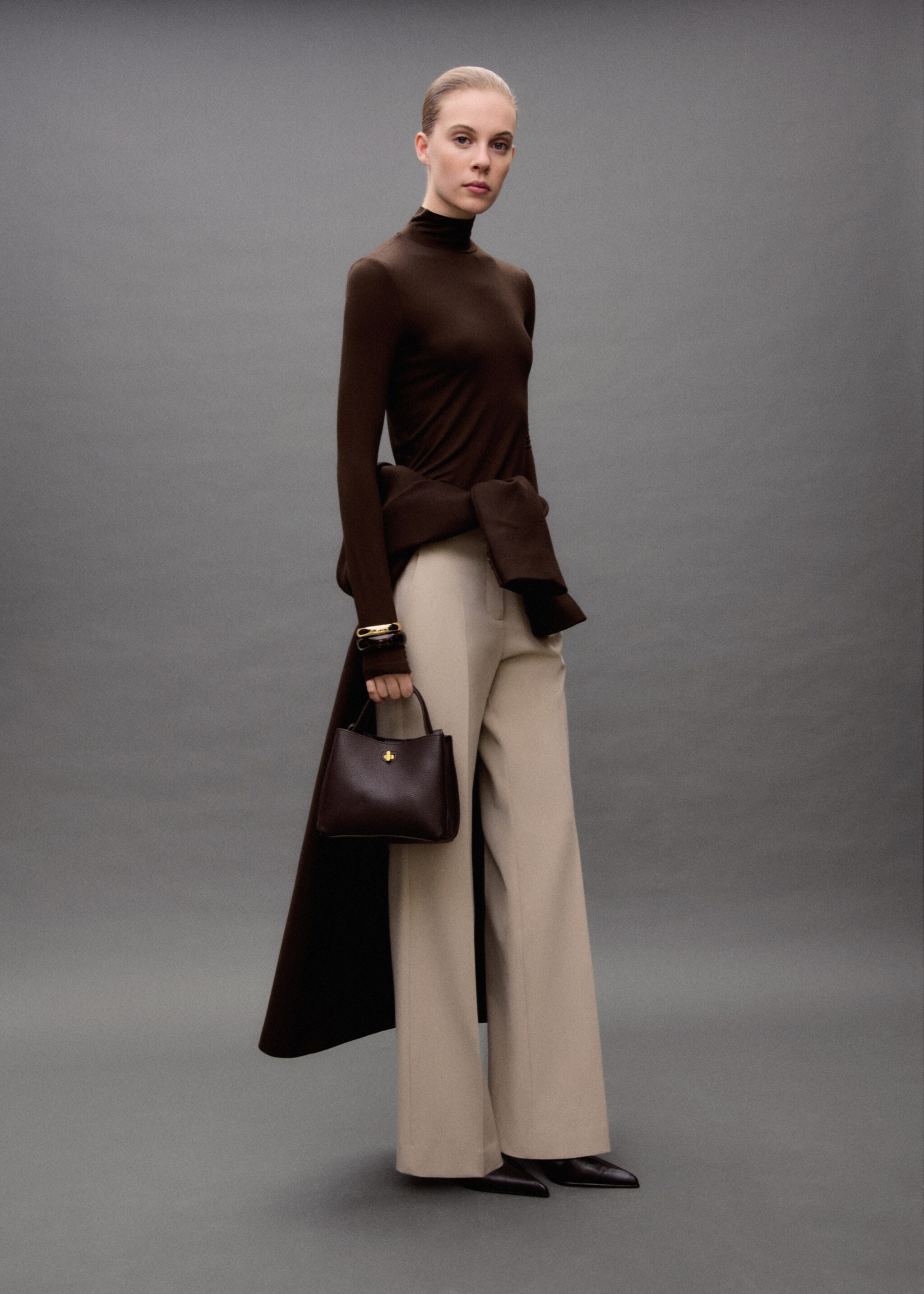 Mid-rise flare trousers - Details of the article 6, Beige. Ref: 87072537-00.