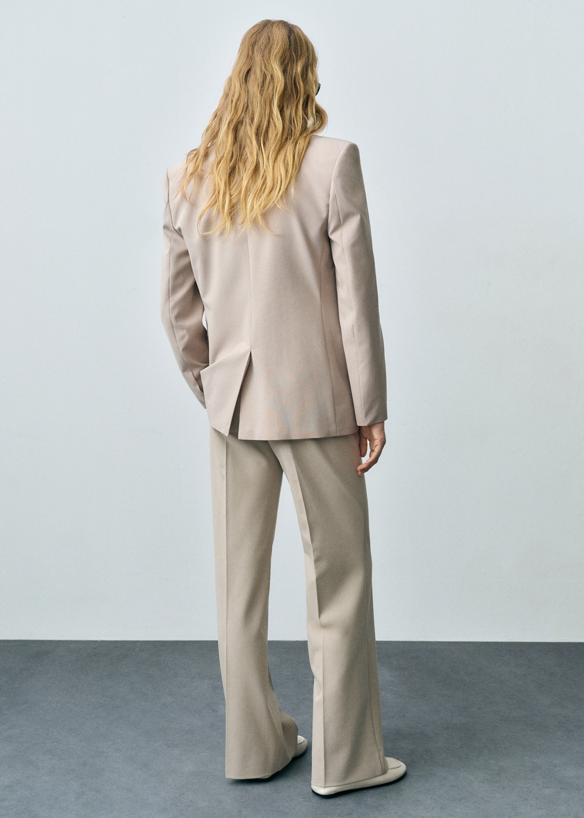 Mid-rise flare trousers - Reverse of the article, Beige. Ref: 87072537-00.