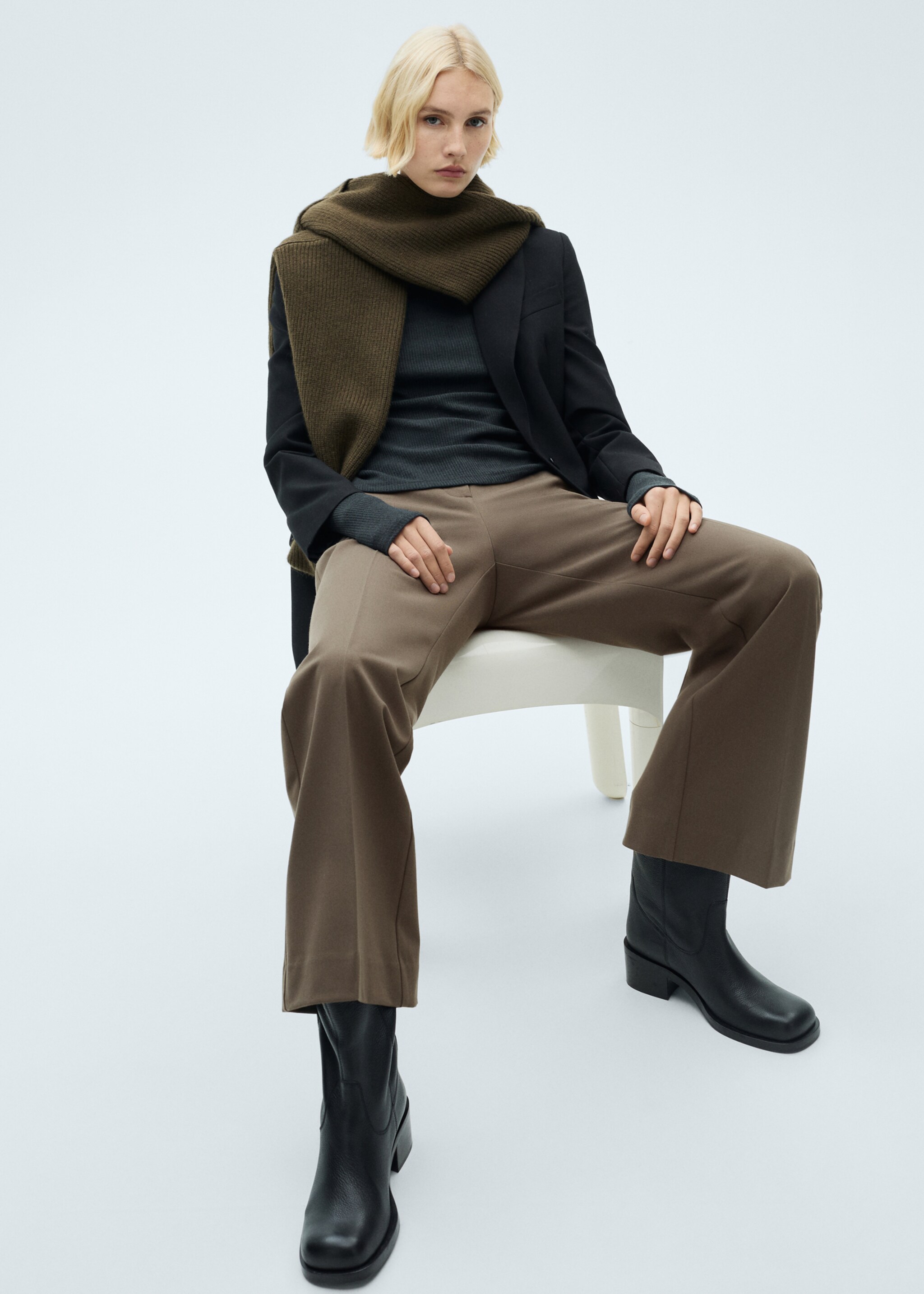 Mid-rise flare trousers - Details of the article 2, Medium Brown. Ref: 87072537-00.