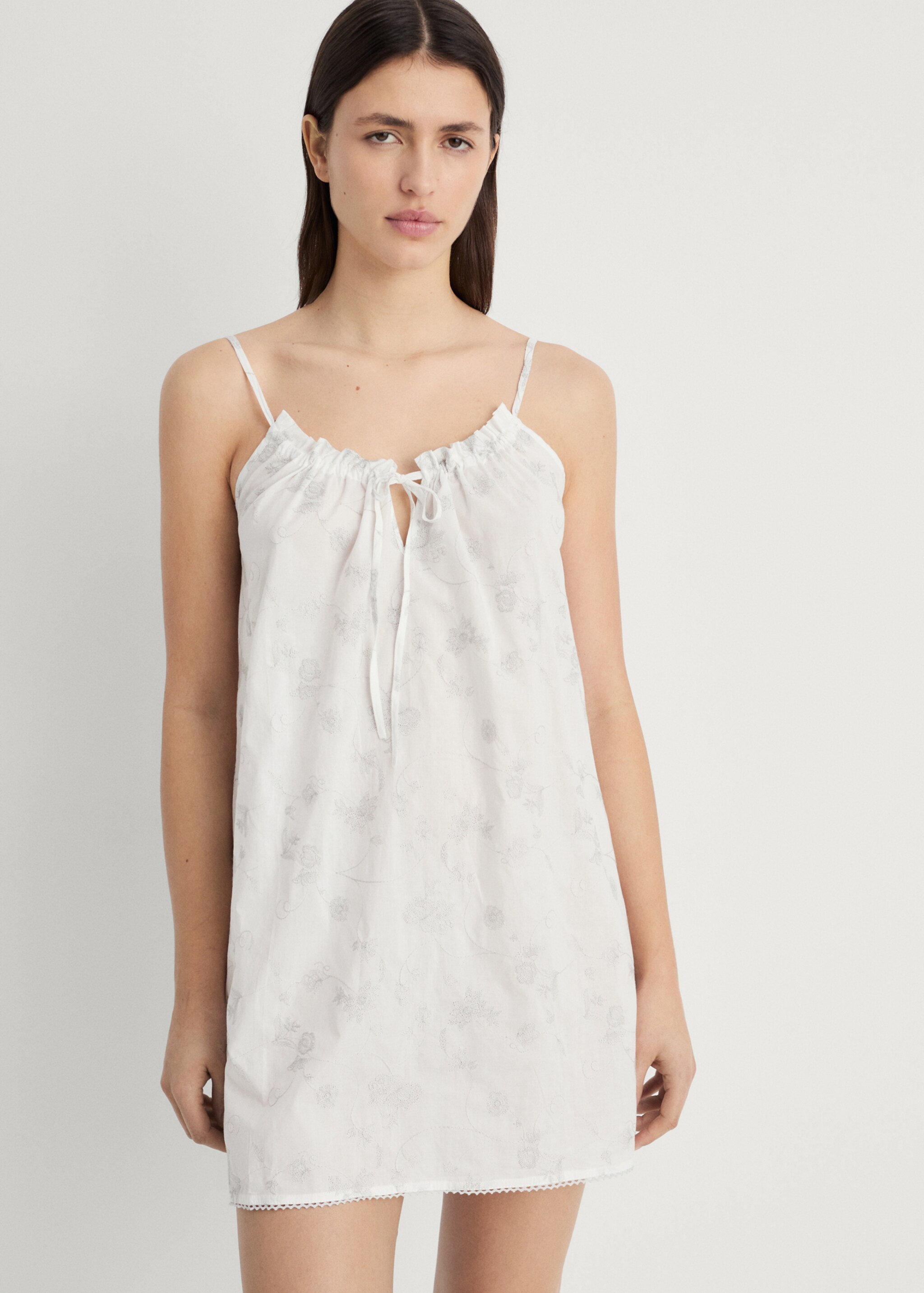 Nachthemd mit Blumenstickerei - Mittlere Ansicht, Weiß. Ref: 87072897-00.