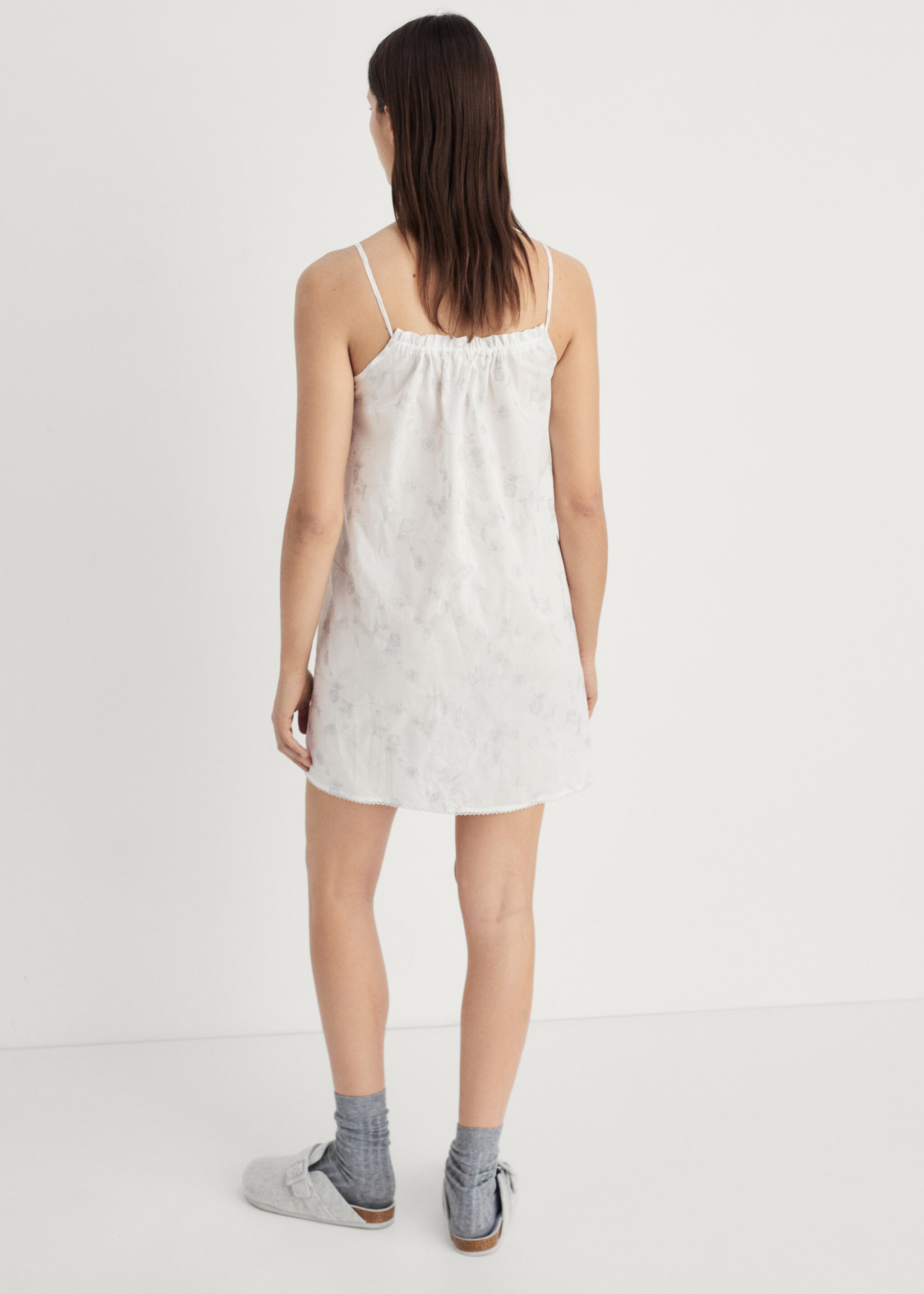 Nachthemd mit Blumenstickerei - Rückseite des Artikels, Weiß. Ref: 87072897-00.