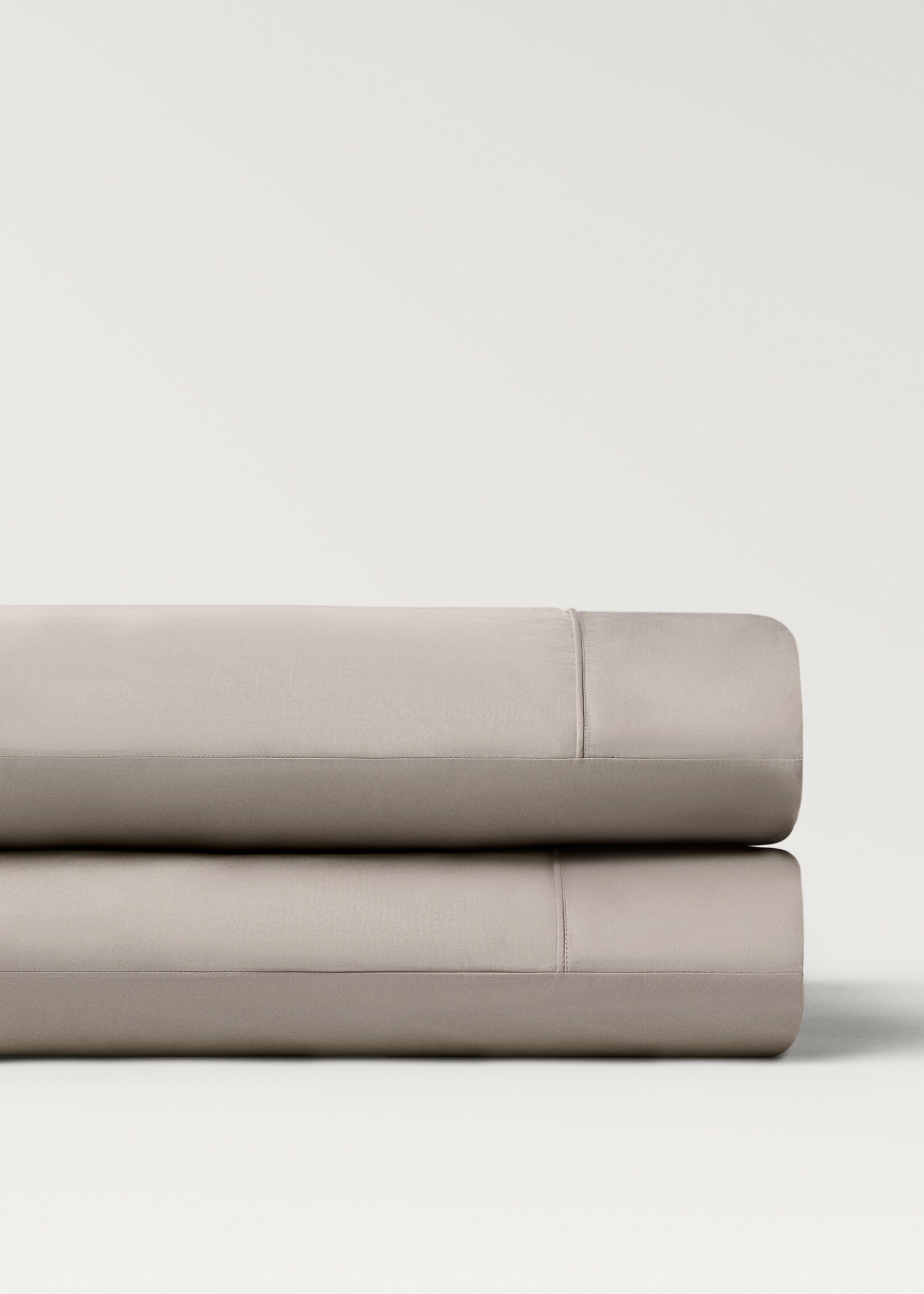 Two 500-thread count cotton percale pillowcases with rounded piping detail 50x75 cm - Details of the article 1, Medium Brown. Ref: 87072914-00.