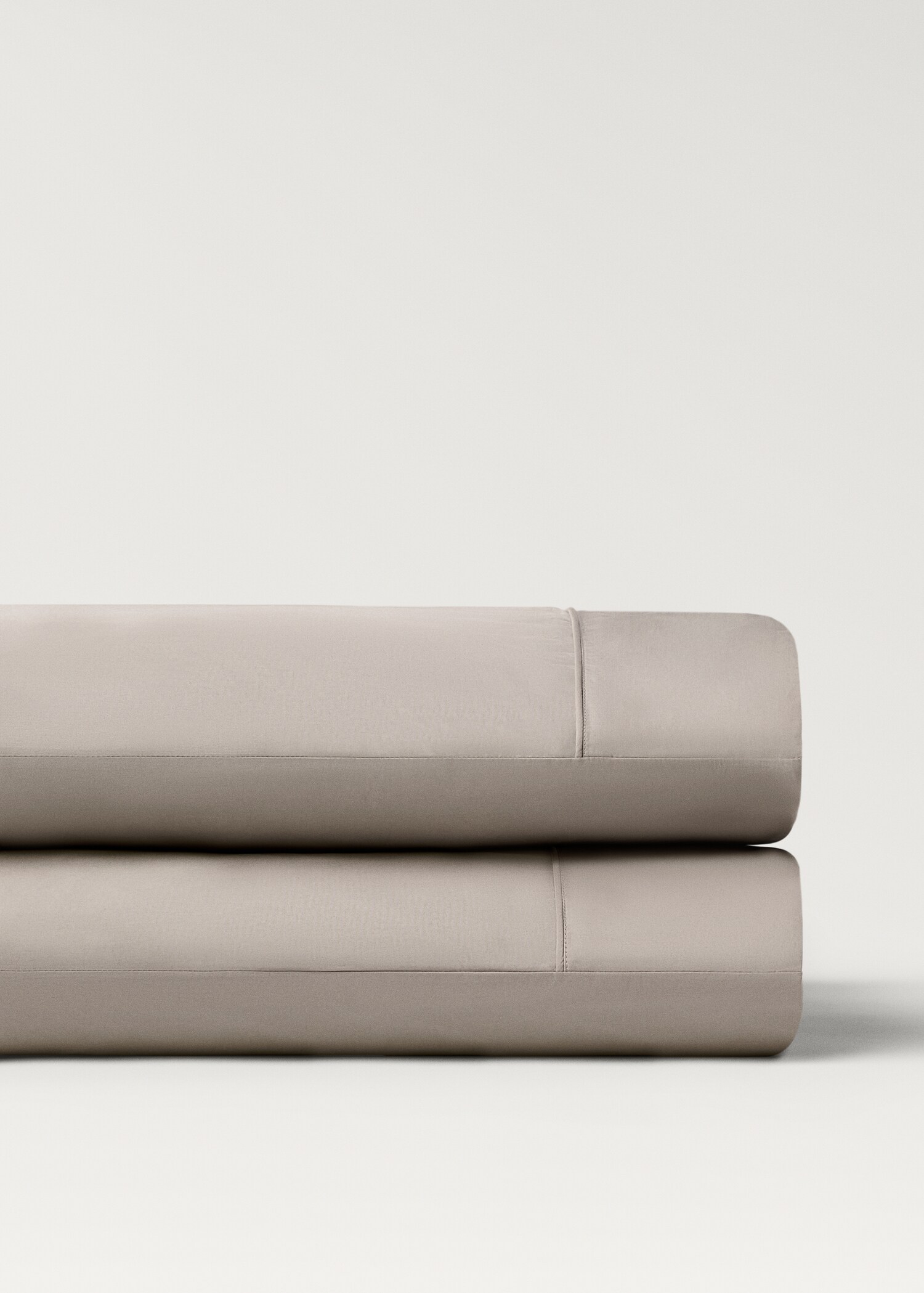 Two 500-thread count cotton percale pillowcases with rounded piping detail 50x75 cm - Details of the article 1