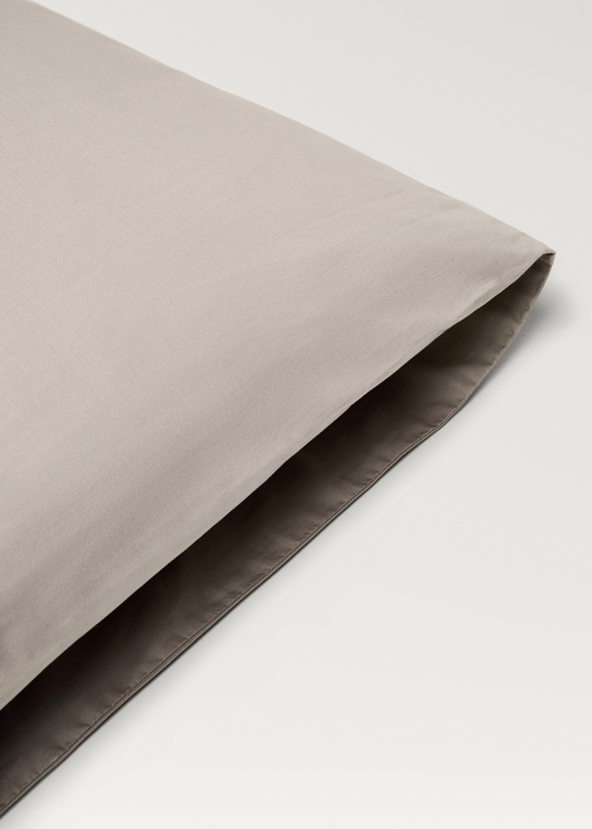 Two 500-thread count cotton percale pillowcases with rounded piping detail 50x75 cm - Details of the article 3, Medium Brown. Ref: 87072914-00.
