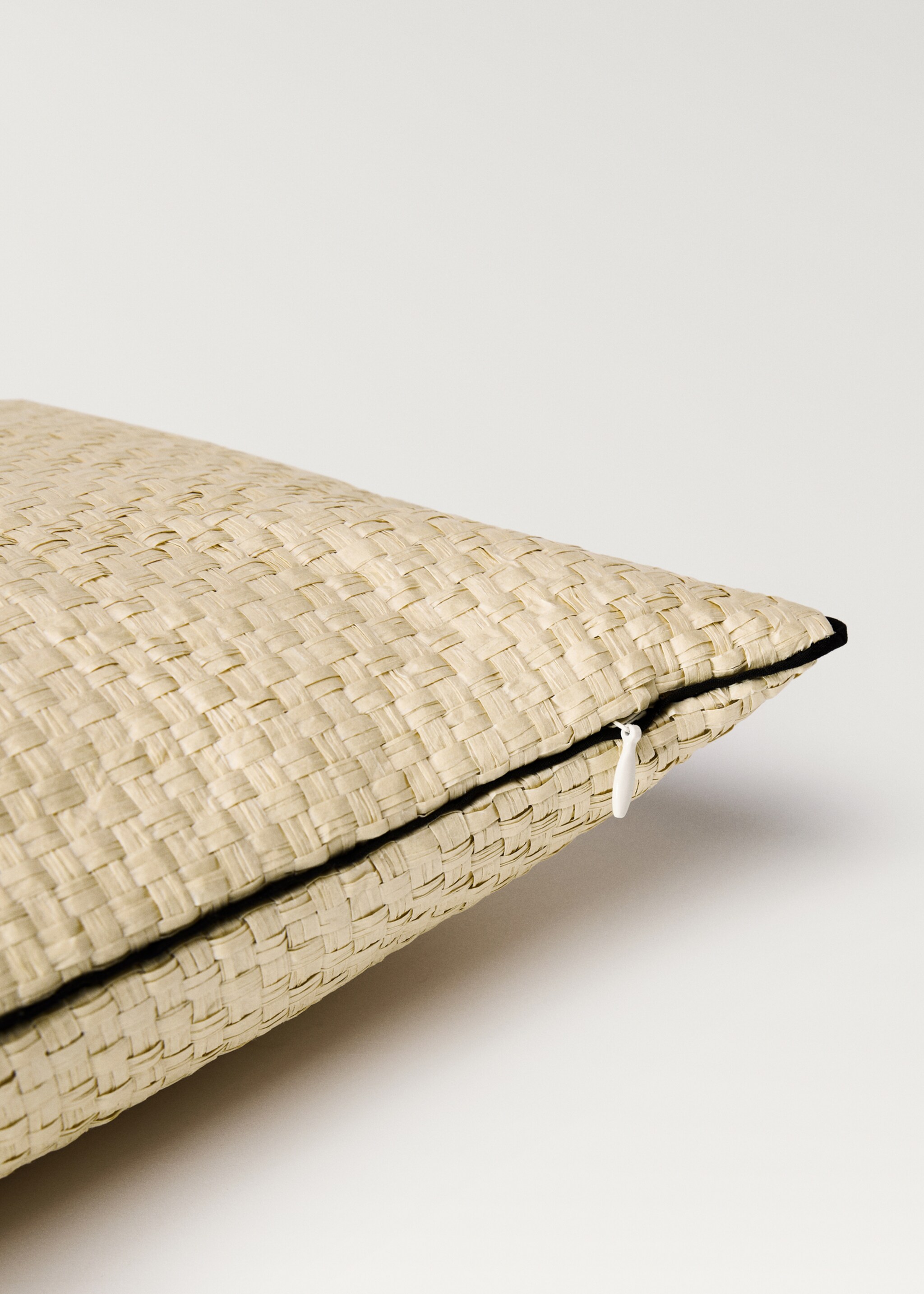 Paper braided cushion cover with trim 30x50 cm - Details of the article 1, Off White. Ref: 87072920-00.