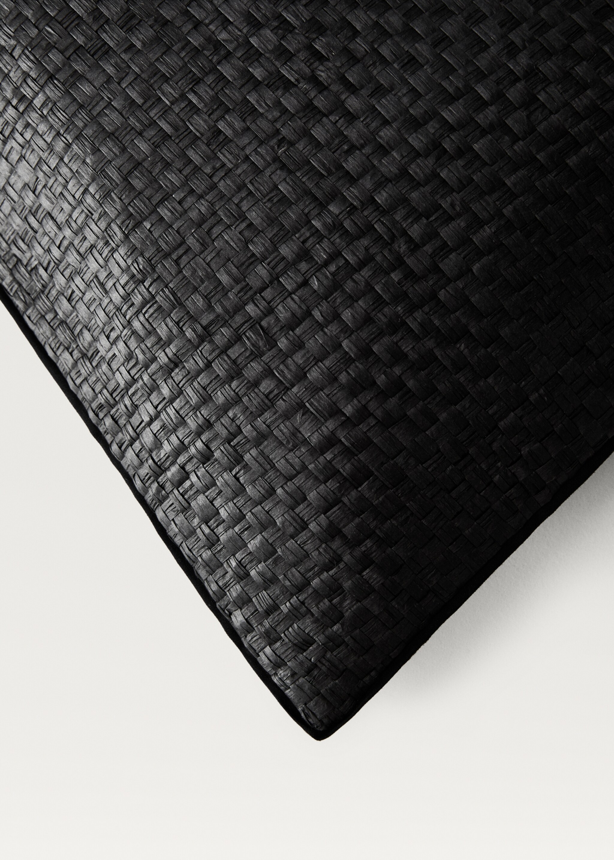Paper braided cushion cover with trim 30x50 cm - Details of the article 1, Black. Ref: 87072920-00.