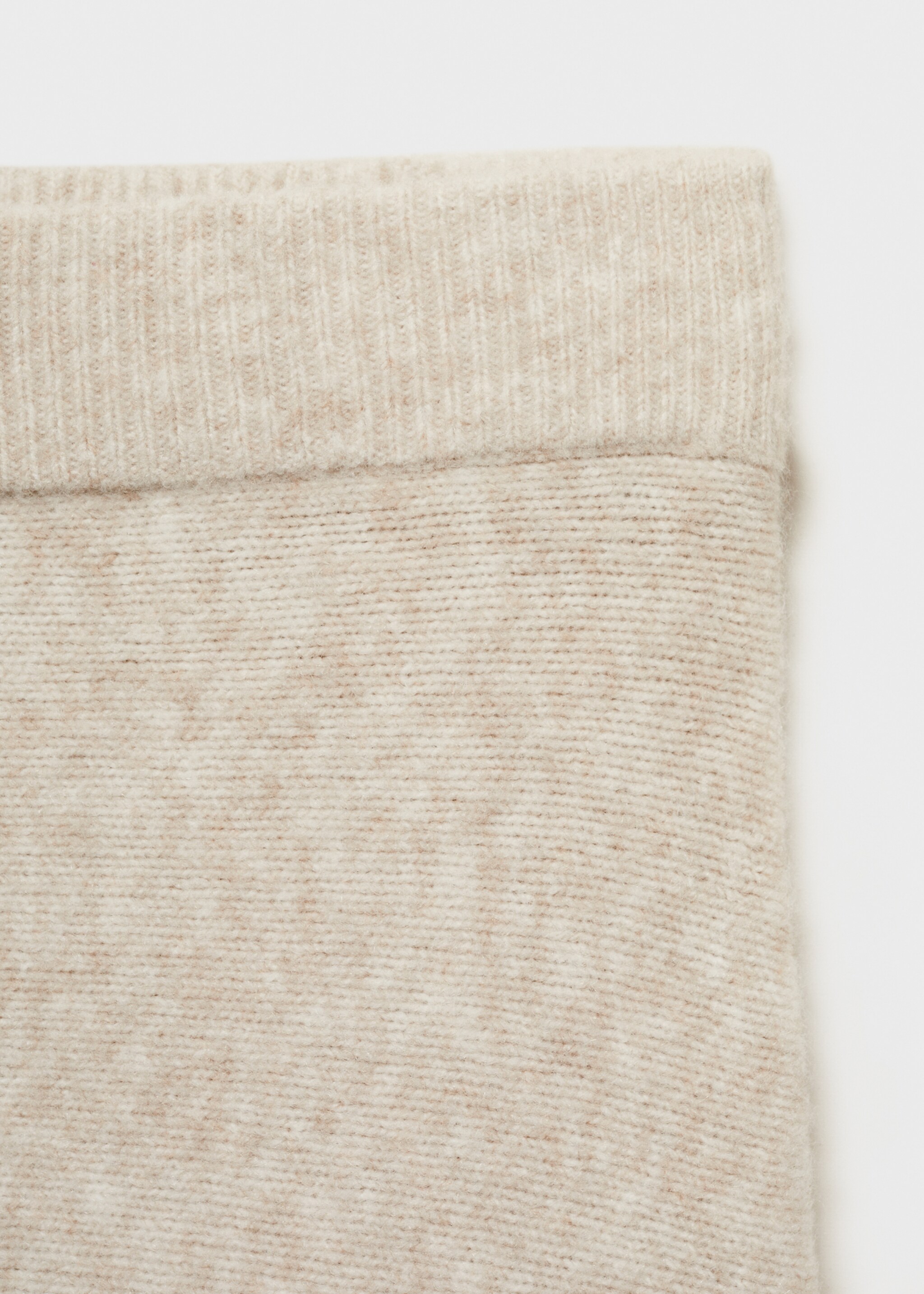 Long knitted skirt - Details of the article 8, Beige. Ref: 87072925-00.