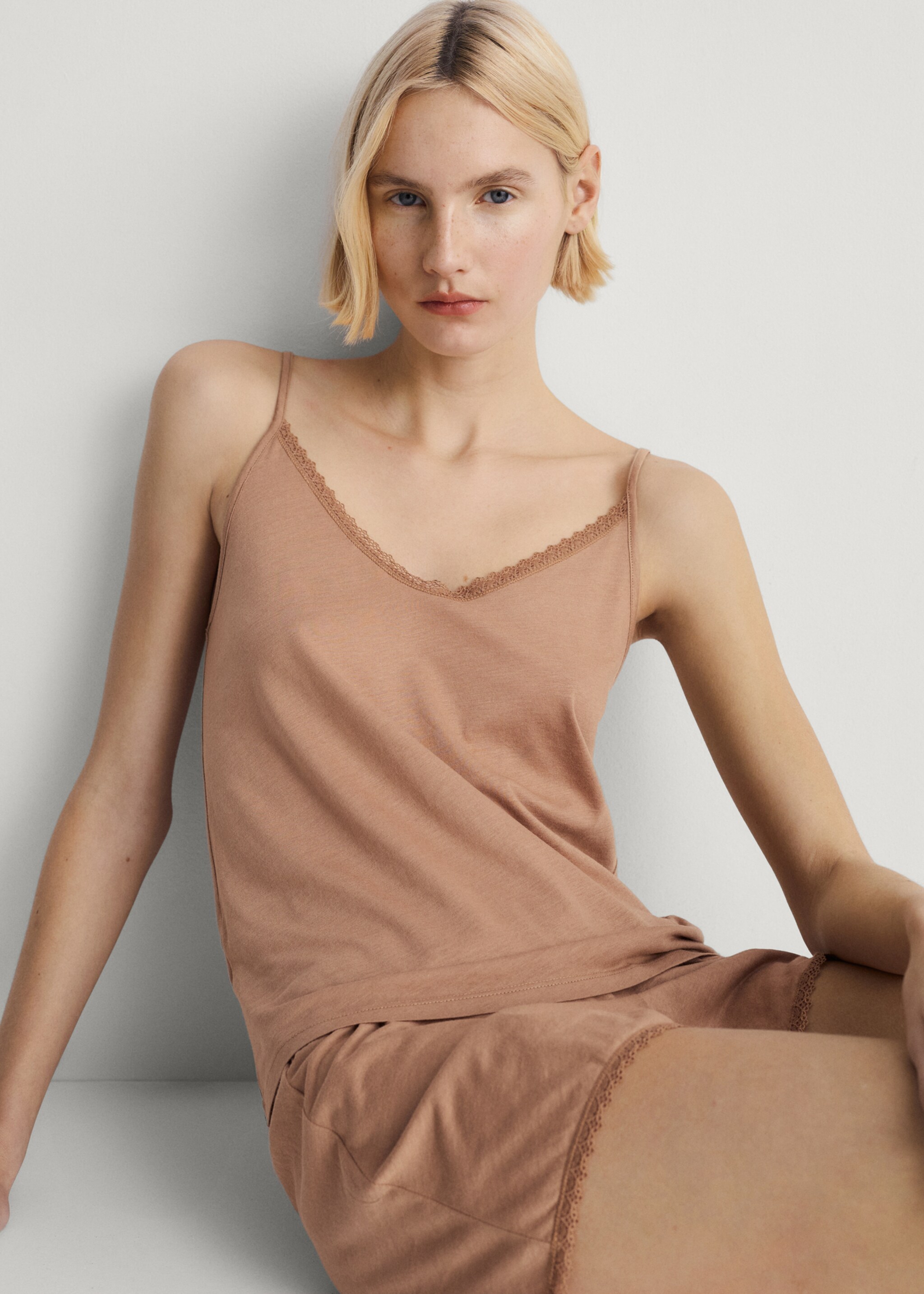 Short de pyjama coton dentelle rapporté contrasté - Détail de l'article 2, Marron moyen. Ref: 87072938-00.