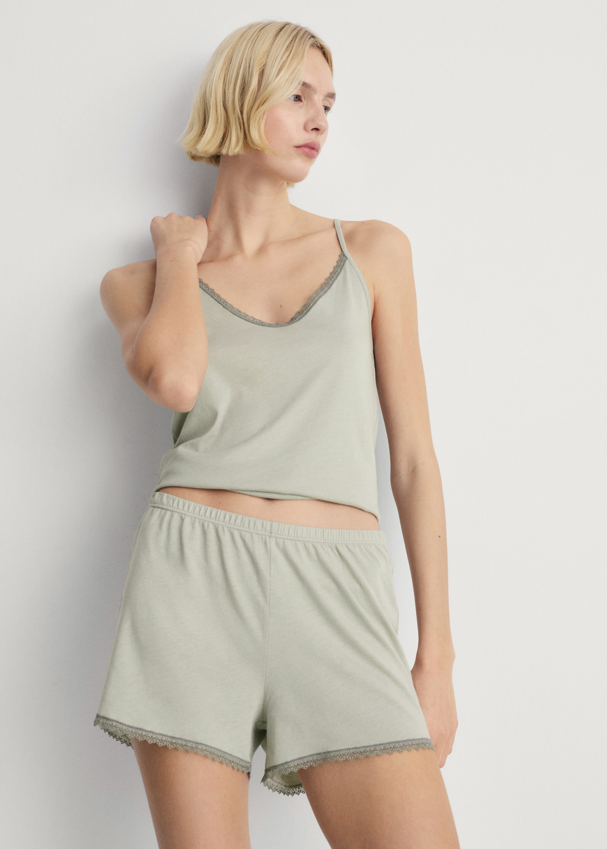 Short de pyjama coton dentelle rapporté contrasté - Détail de l'article 2, Vert d´eau. Ref: 87072938-00.