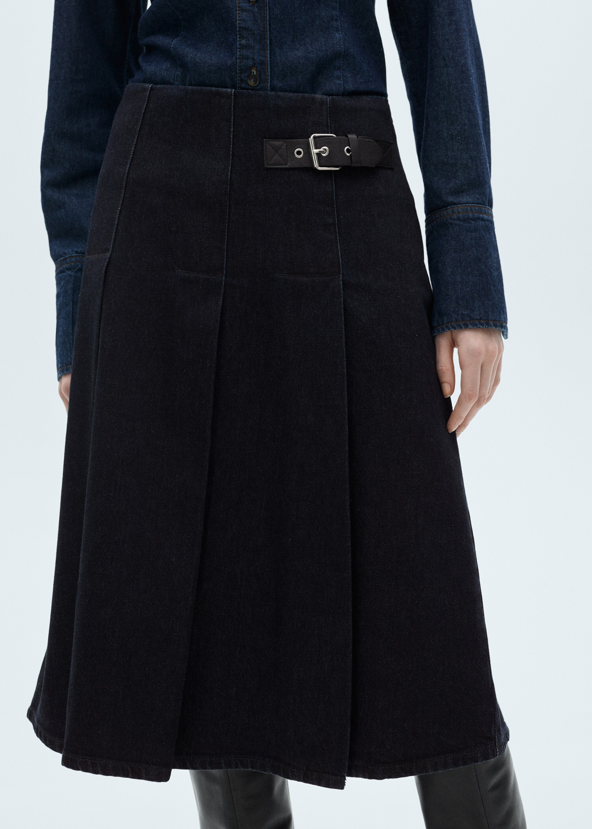 Rinse-wash midi-skirt with buckle - Medium plane, Open Blue. Ref: 87073277-00.