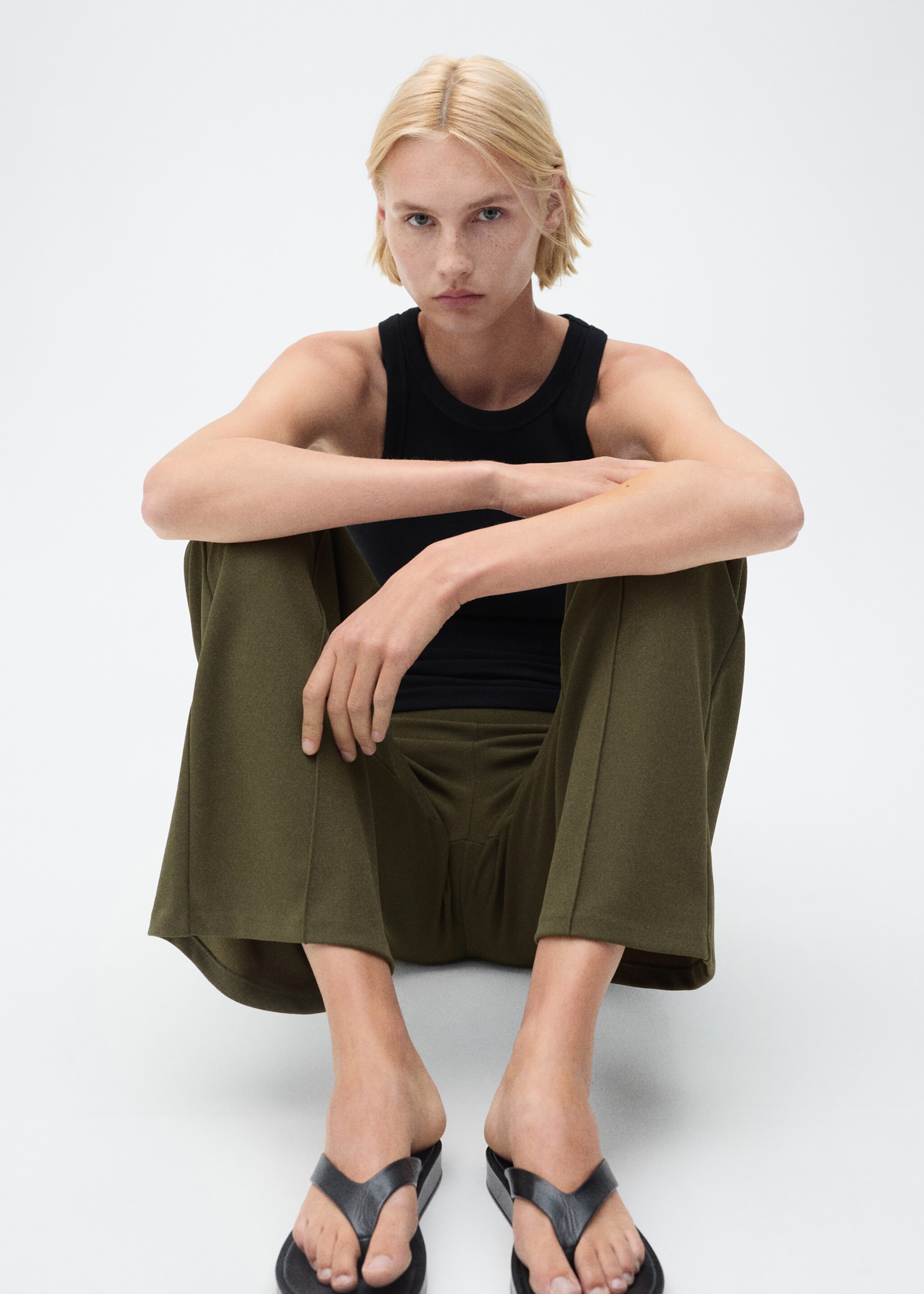 Straight knitted trousers - Details of the article 1, Khaki. Ref: 87073279-00.